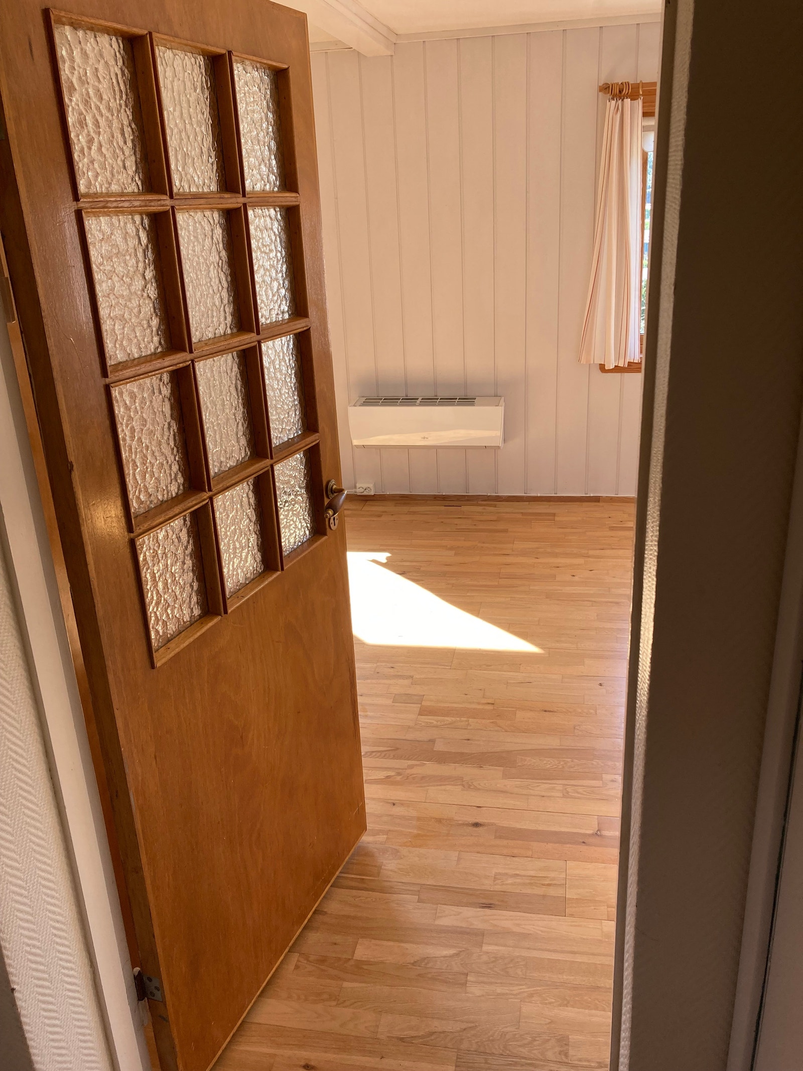 Dør inne til stue og kjøkken Galleribilde