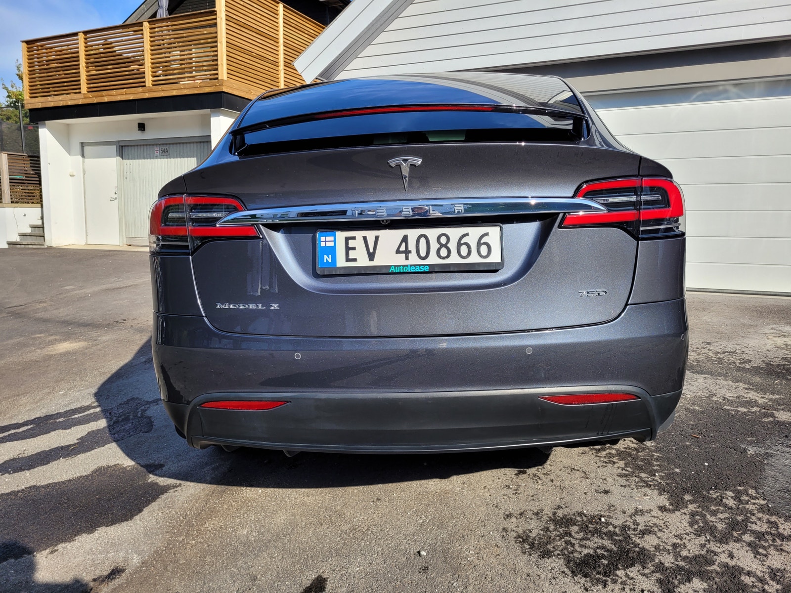 Tesla Model X 7