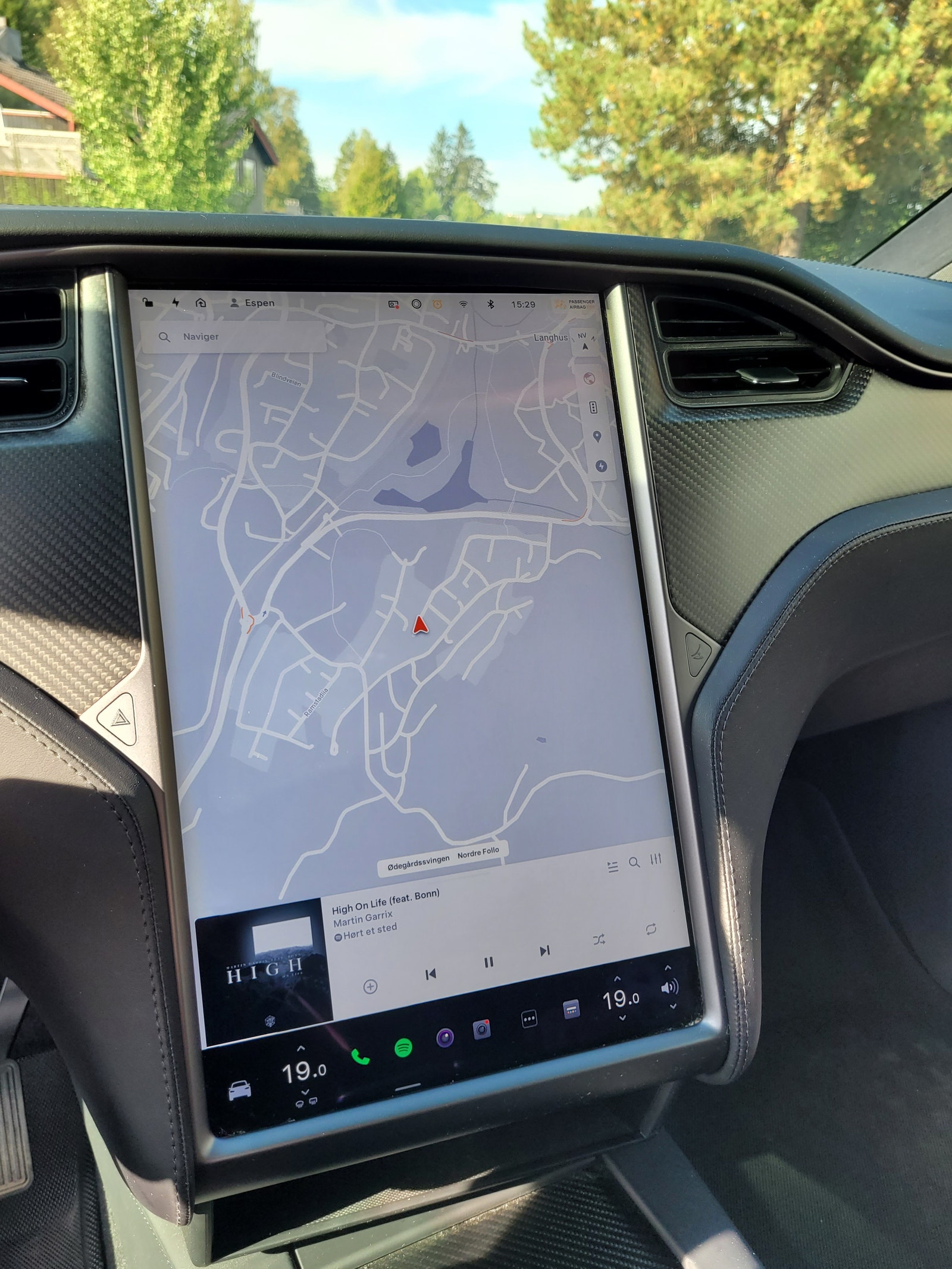Tesla Model X 11