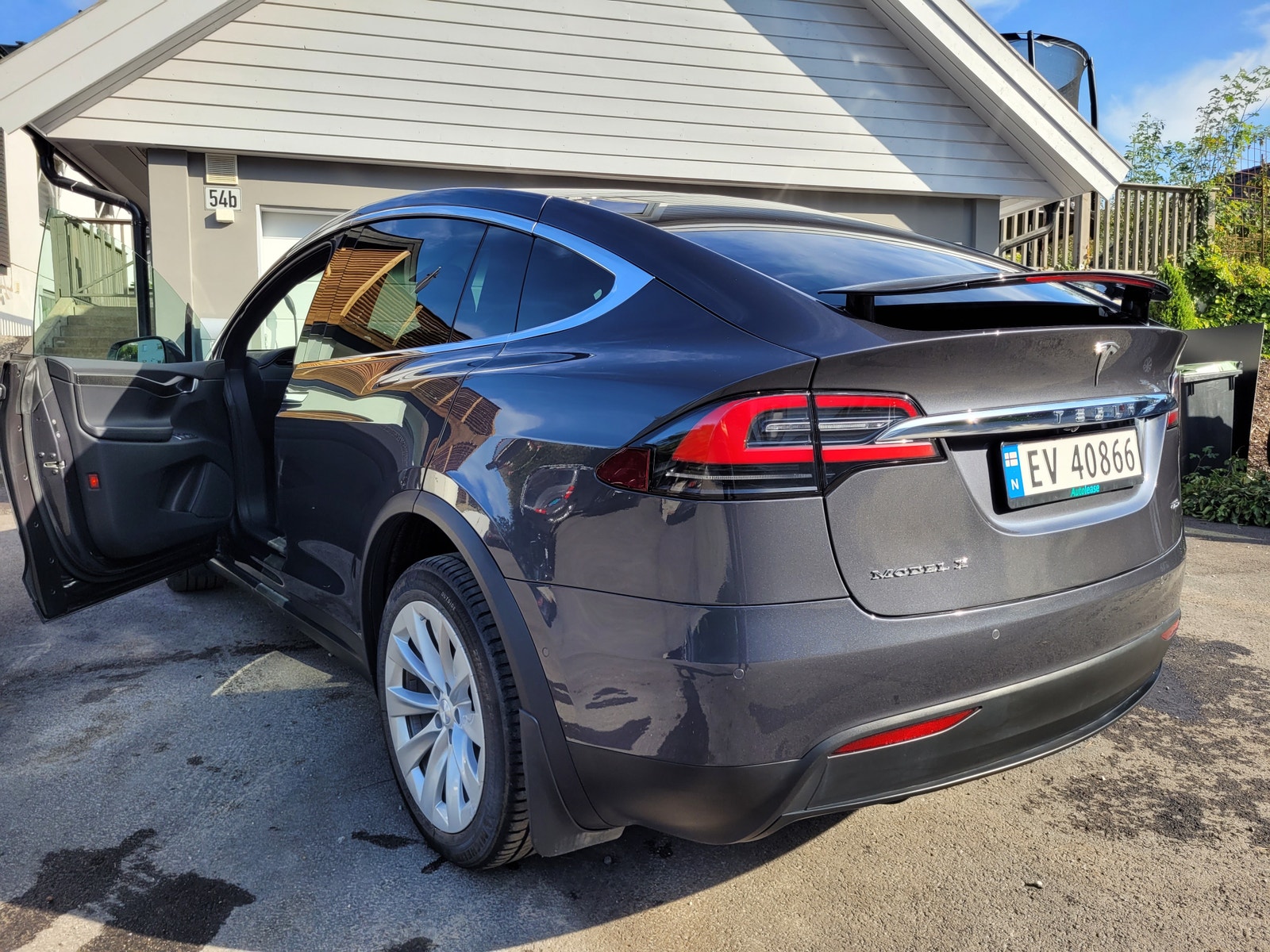 Tesla Model X 5