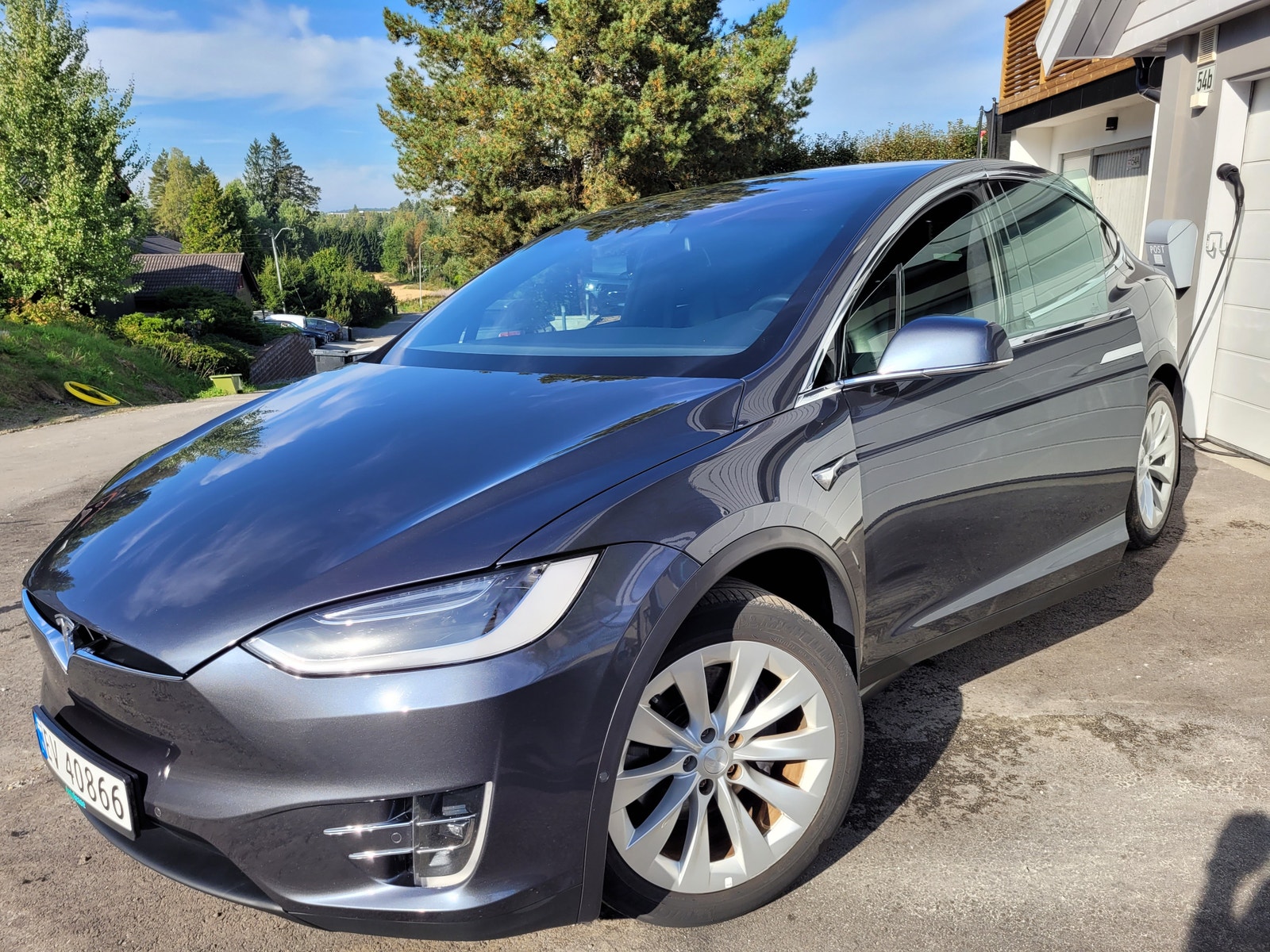 Tesla Model X 2