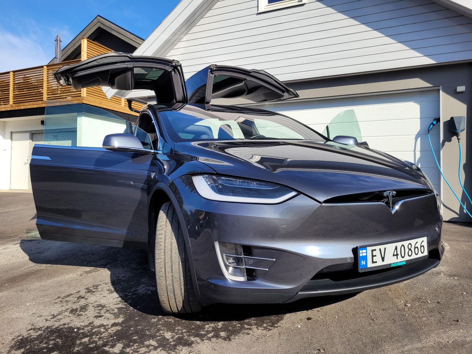 Tesla Model X 4