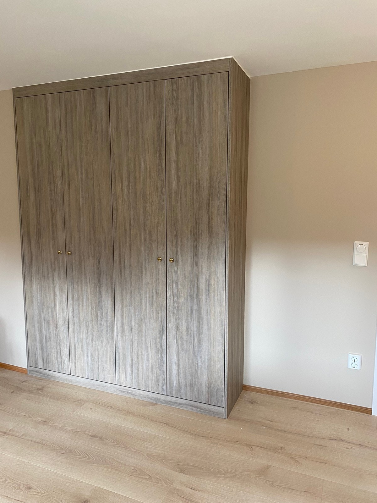 Skap i stue Galleribilde