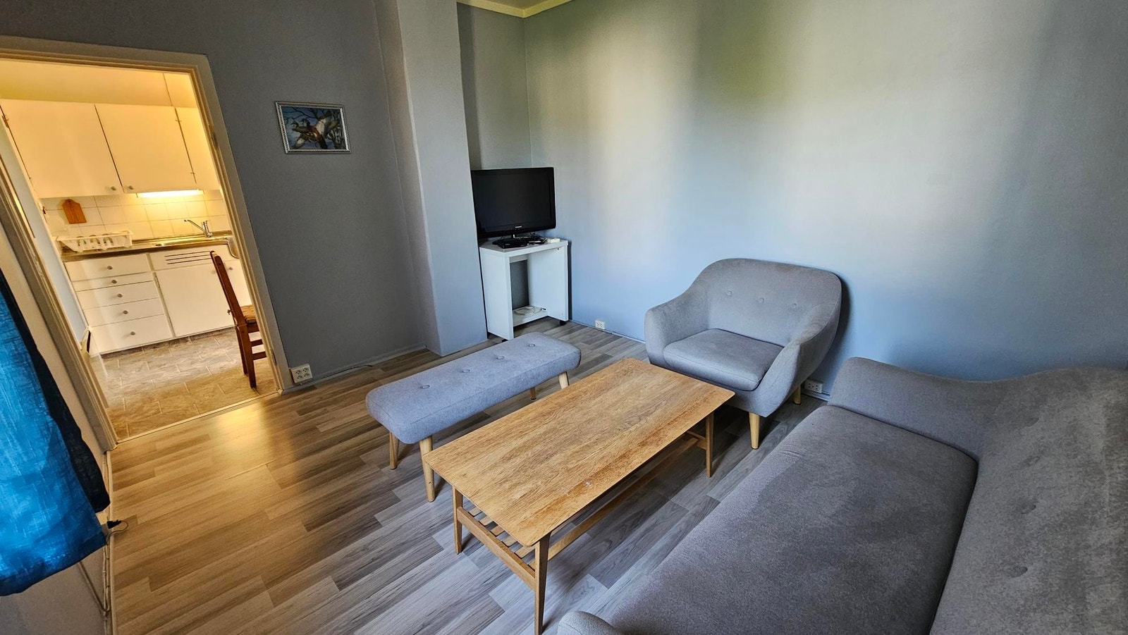 Stue med møbler. ( kan fjernes )Har man tv selv så kan den flyttes vekk Galleribilde