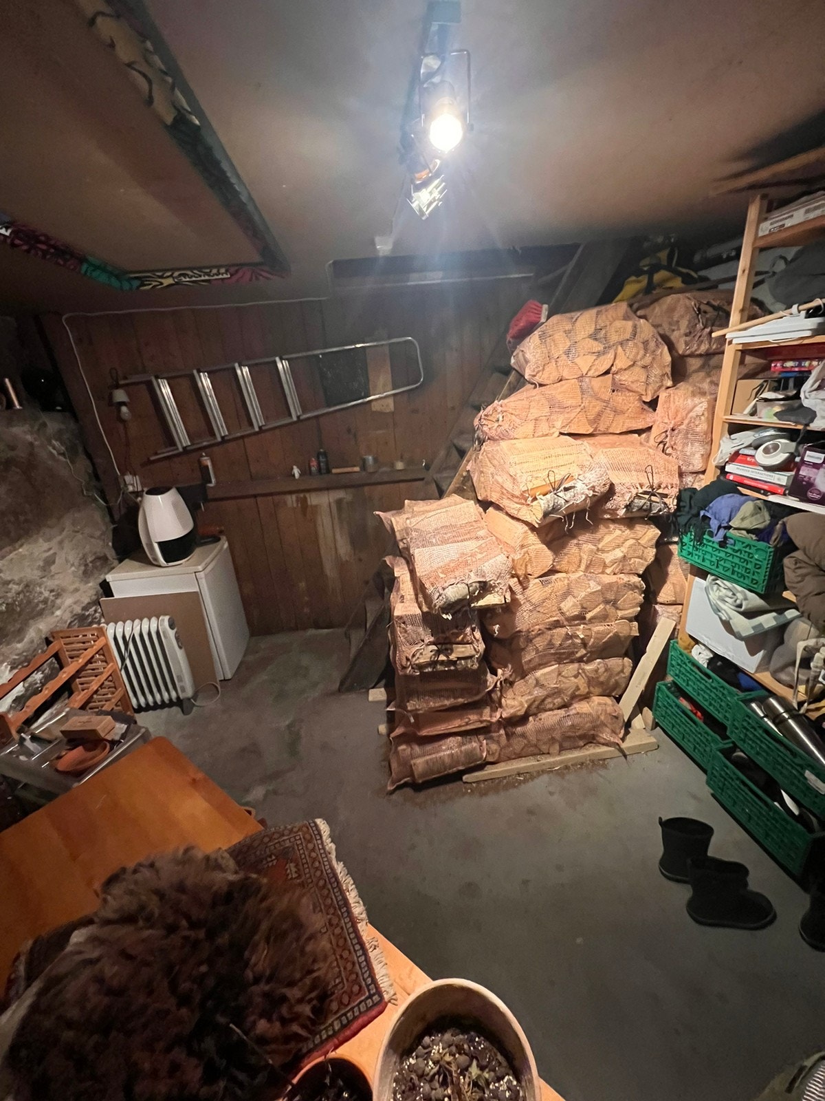 Kjeller er tett og ikke fuktig. 230cm under taket Galleribilde