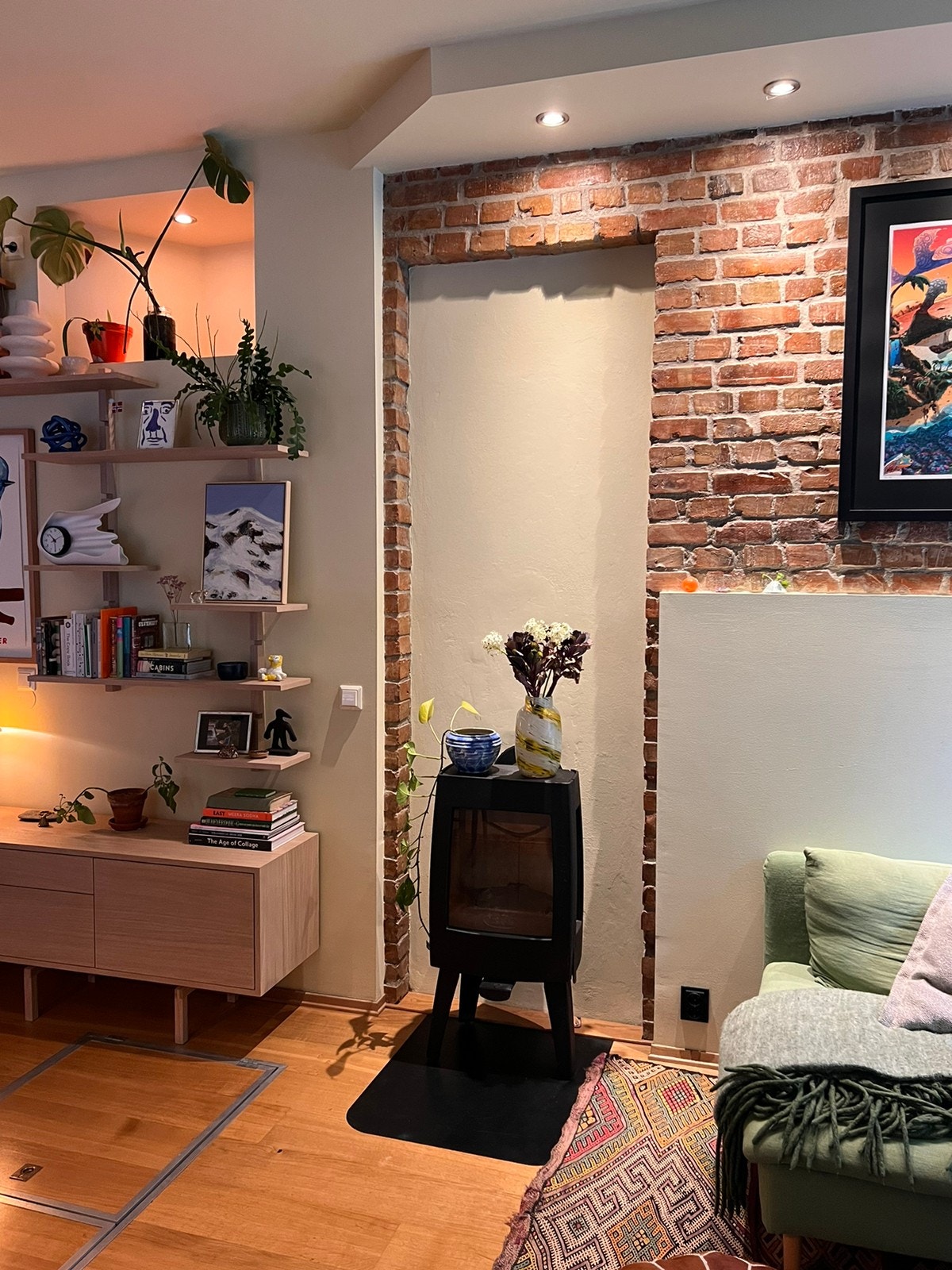 Rentbrennende peis som gir mye varme og hygge Galleribilde