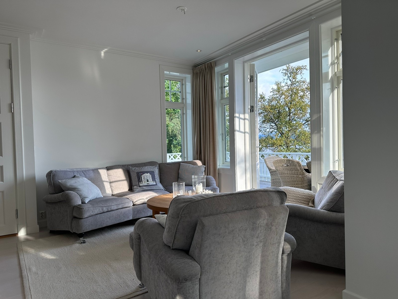 Stue og utgang terrasse Galleribilde