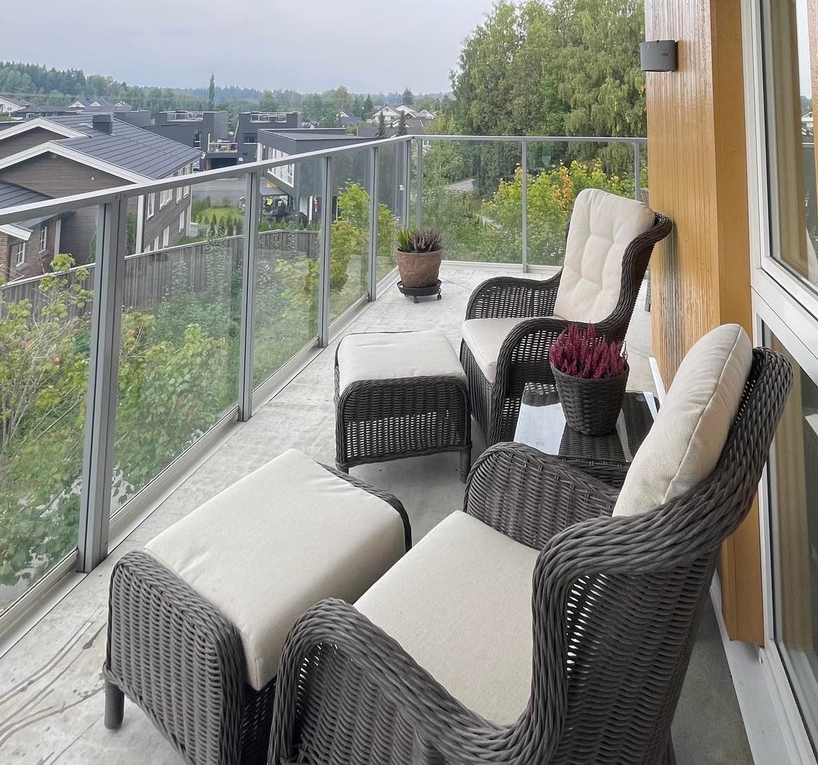 Stor og solrik terrasse på 26m2 med markise Galleribilde