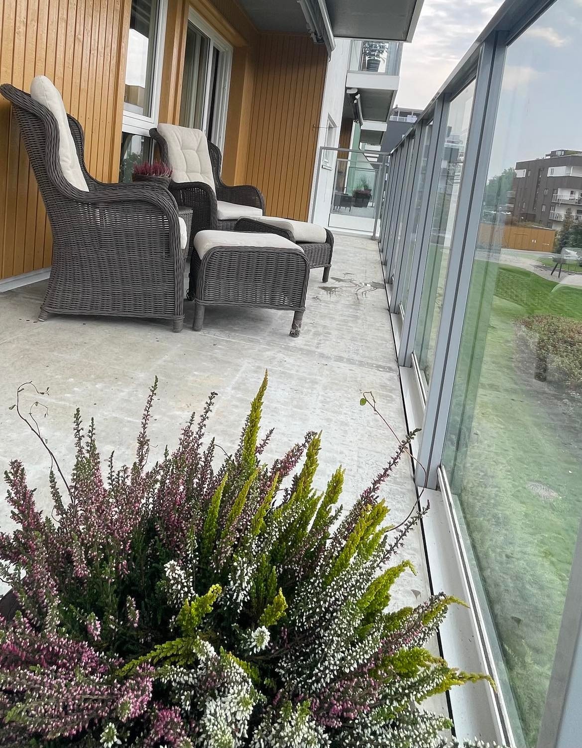Sittegruppe på terrasse Galleribilde