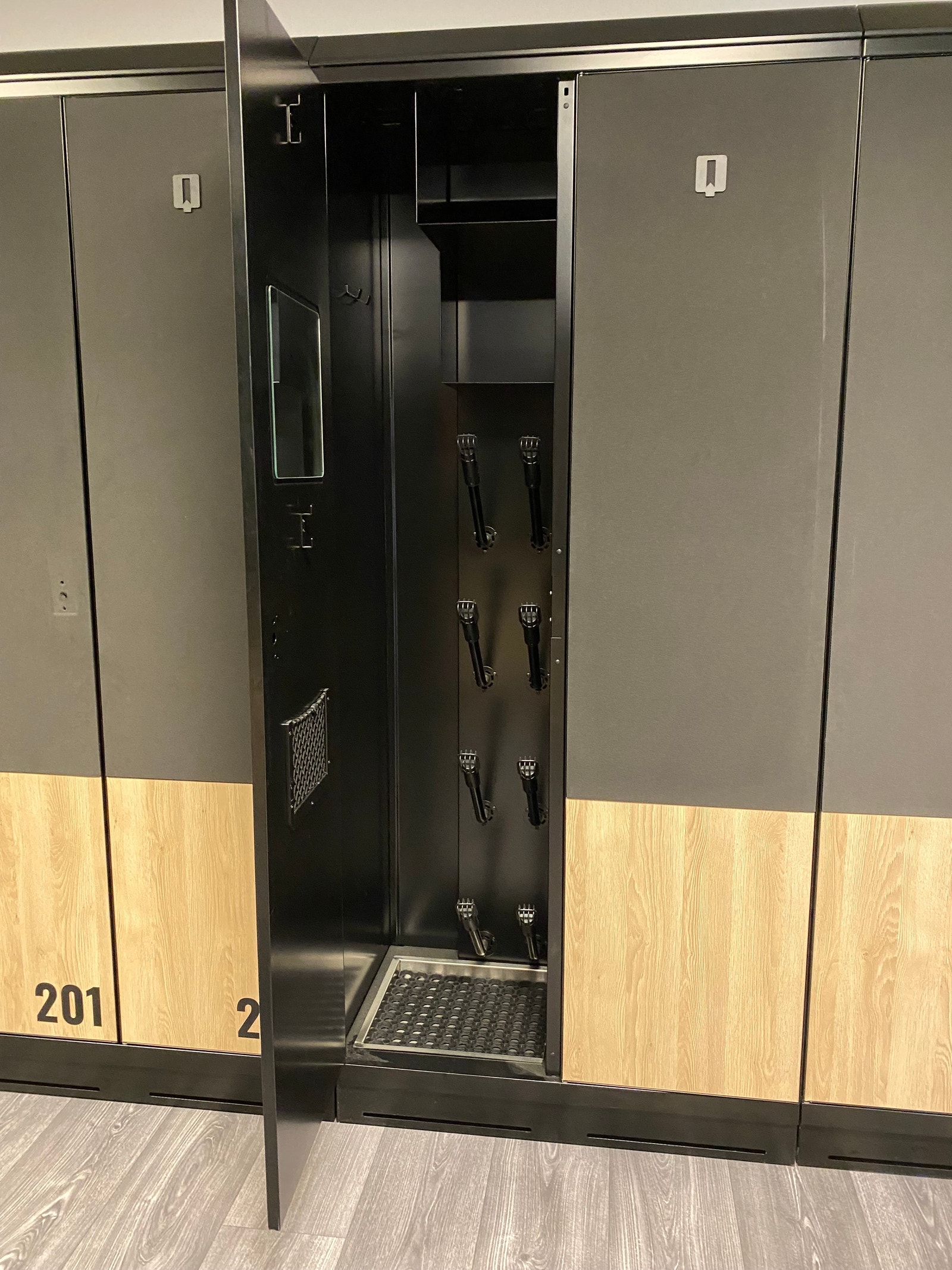 Låsbart skiskap med mulighet får å tørke skisko, 1 etasje Galleribilde