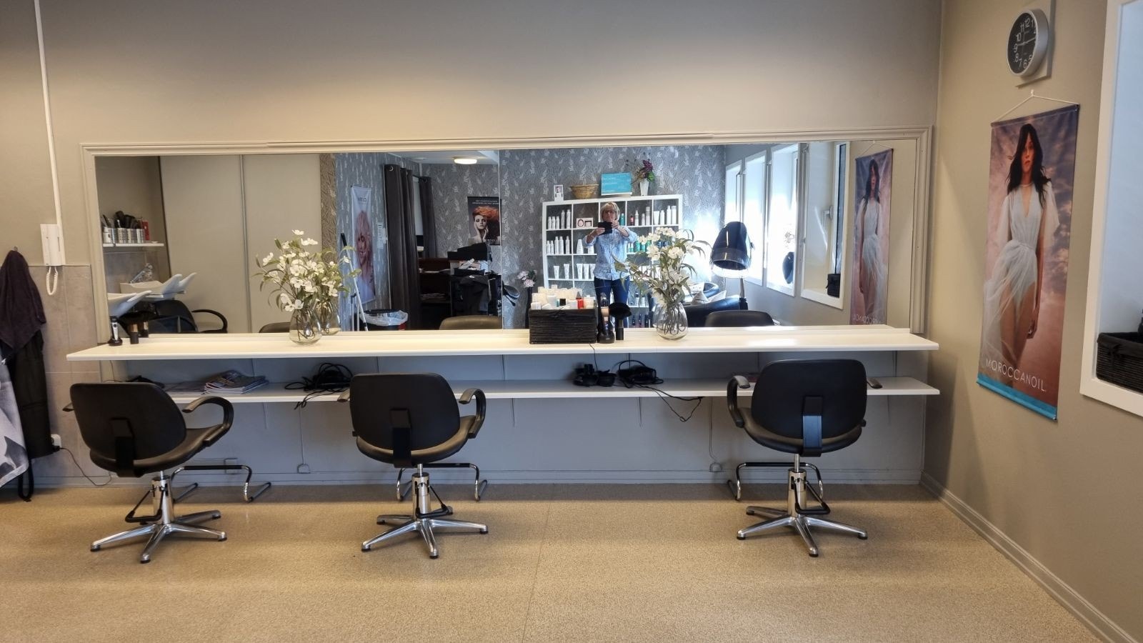 Tre arbeidsstasjoner Galleribilde