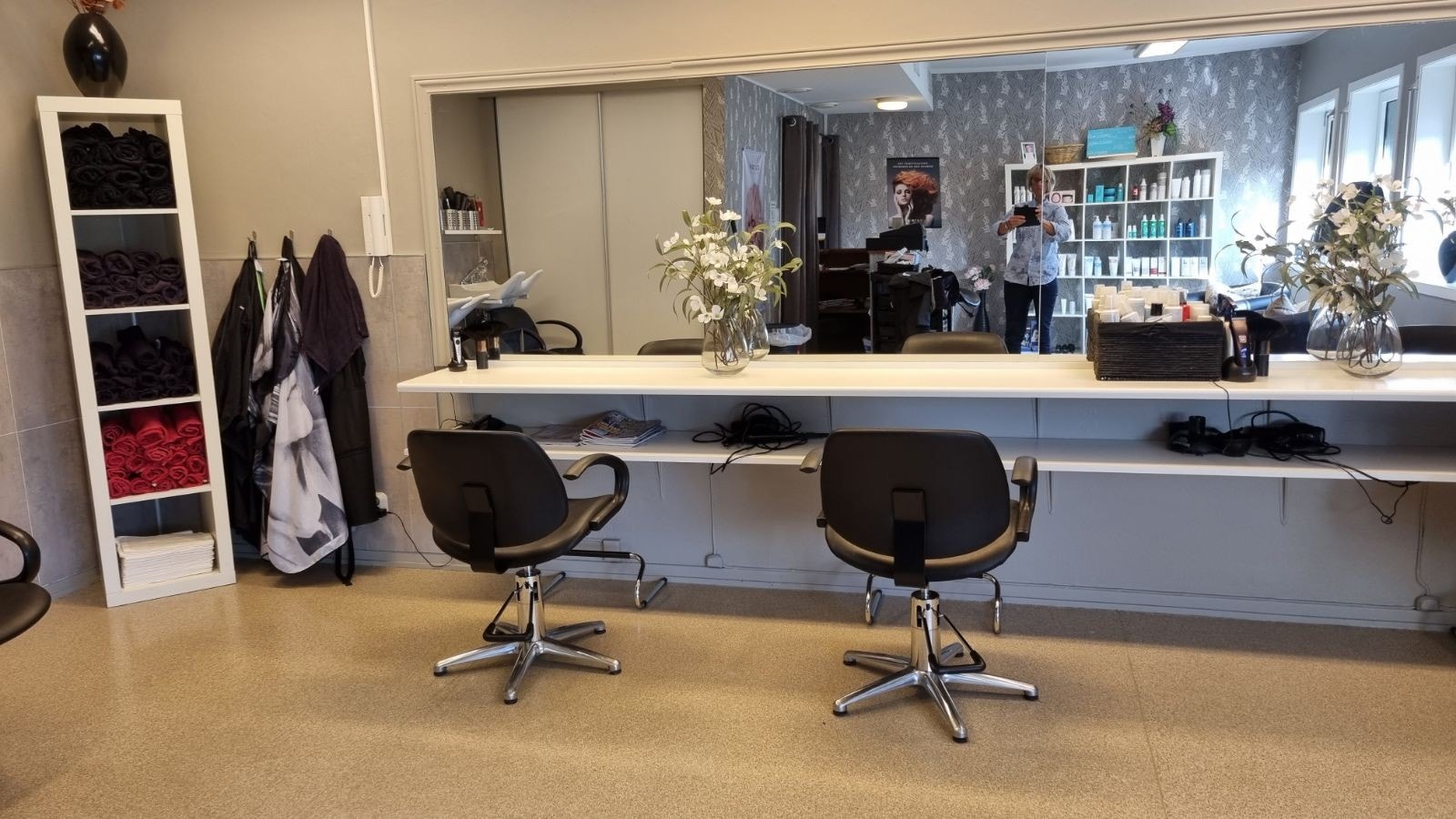 Tre arbeidsstasjoner Galleribilde