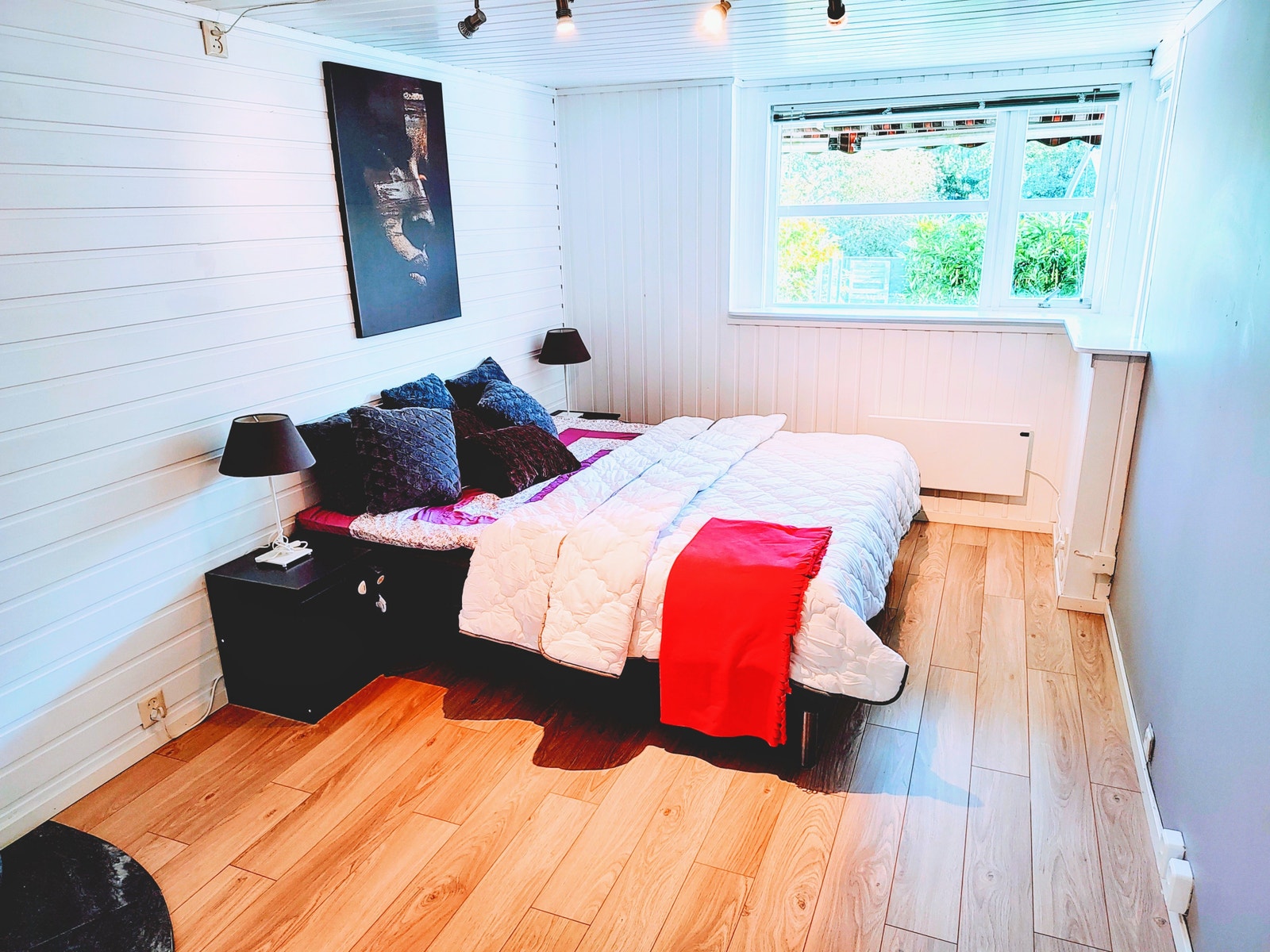 Romslig stort soverom Galleribilde