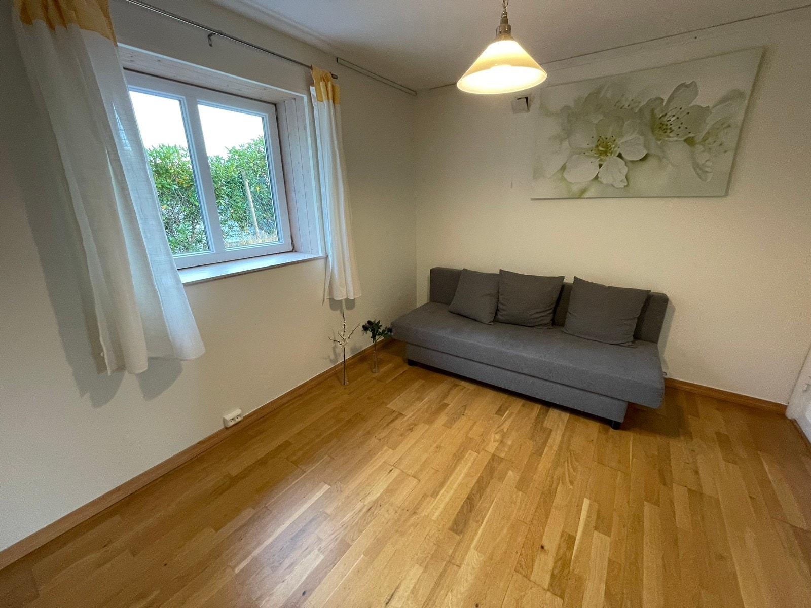 Del av lys stue. Galleribilde