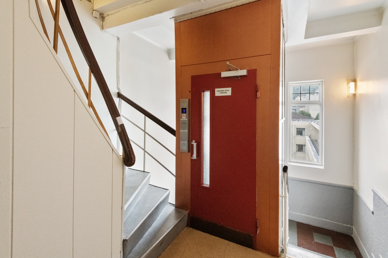 Heisen går til 6. etasje. Galleribilde