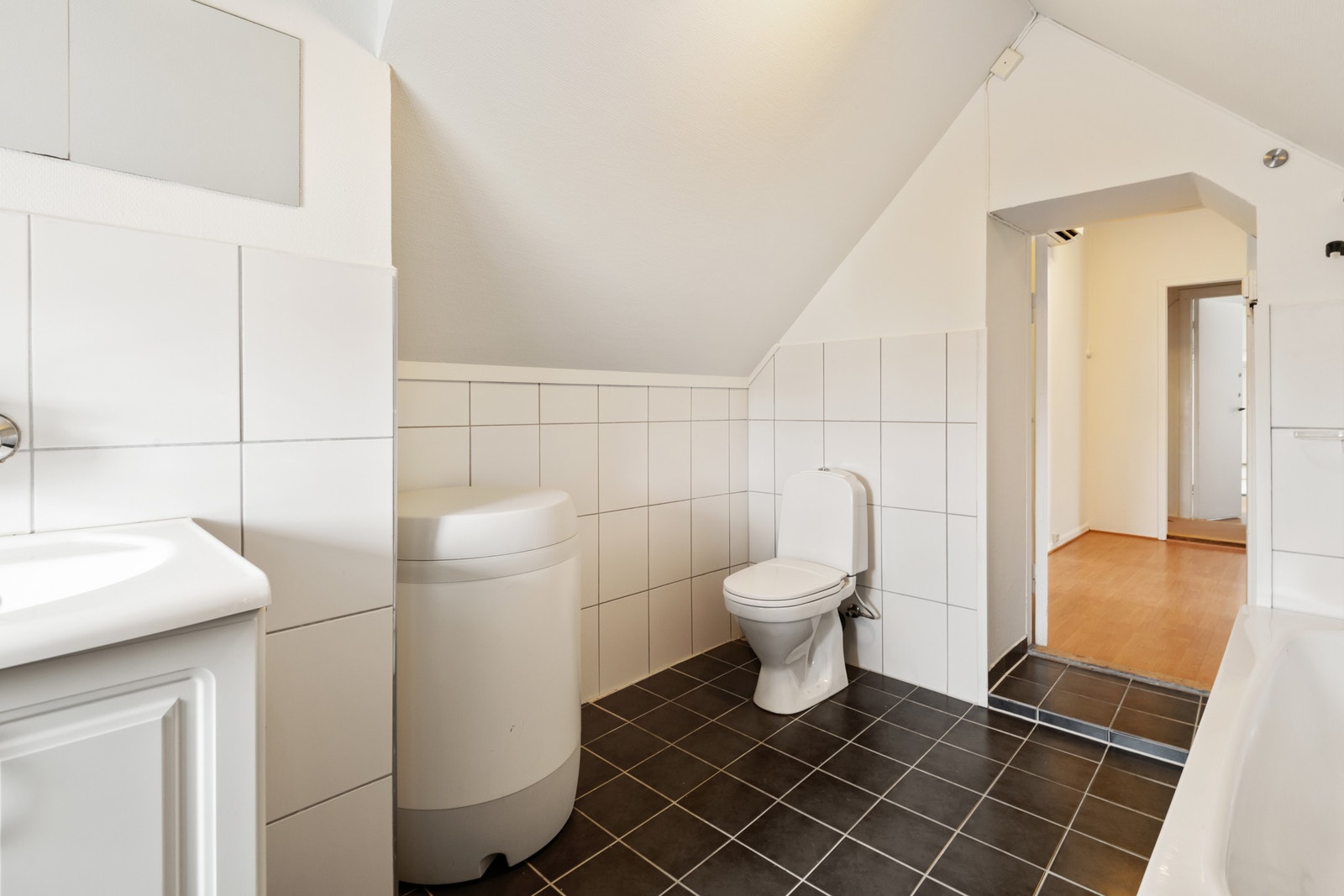 Varmtvannstank på badet. Galleribilde