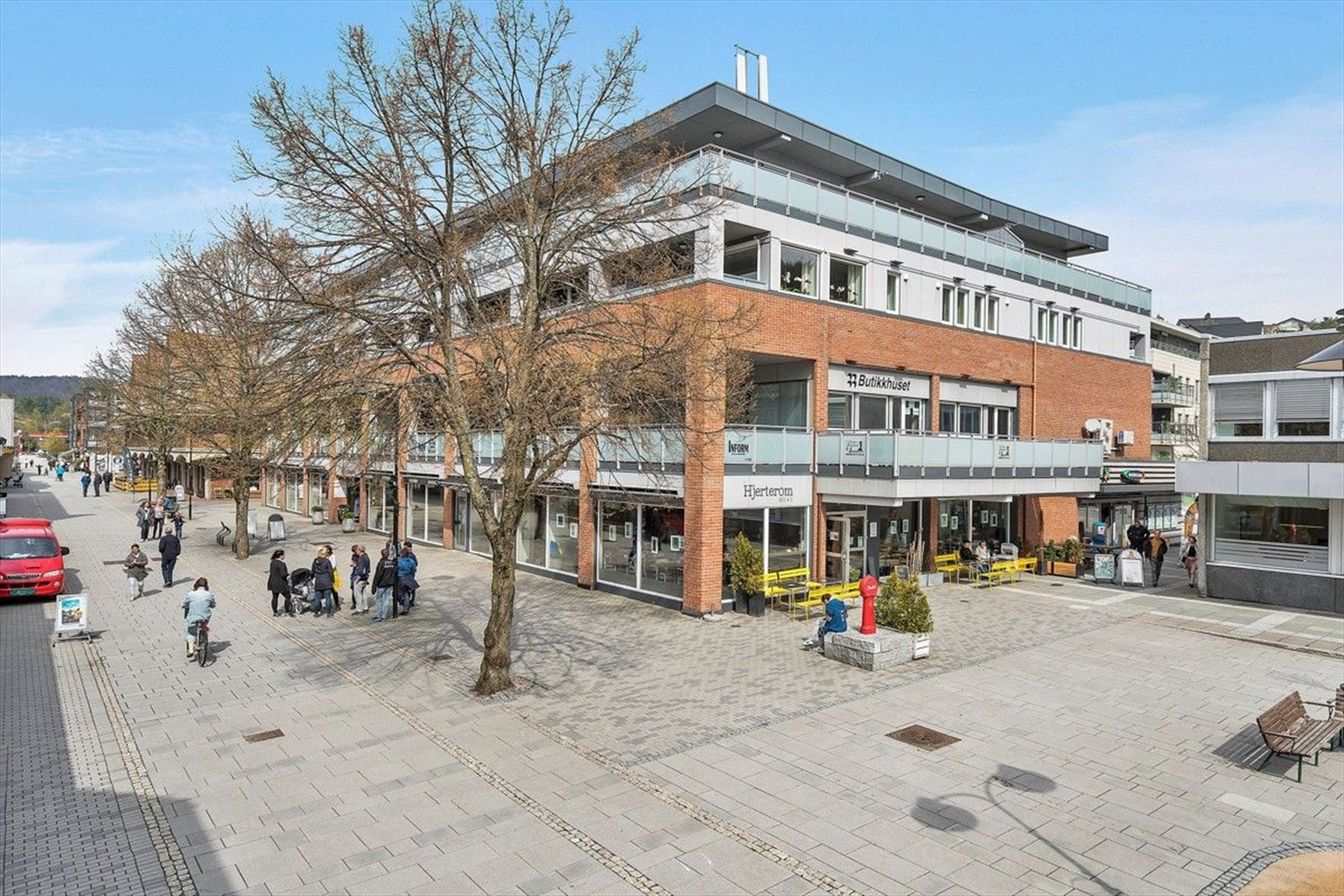 Butikkhuset har en sentral og god beliggenhet i gågata Galleribilde