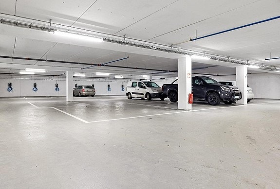 Panorama over underjordisk parkeringsplass Galleribilde