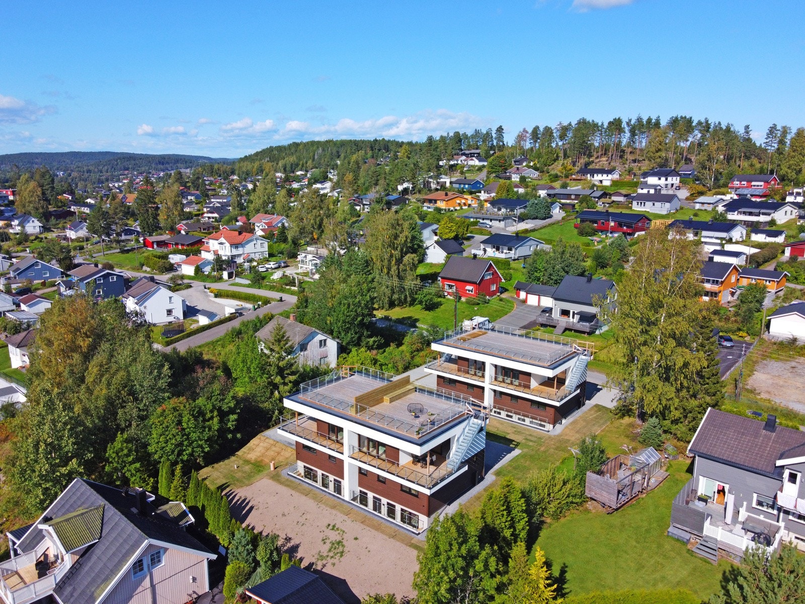 Husene har en spennende planløsning med store terrasser og takterrasser på ca. 38 m² Galleribilde