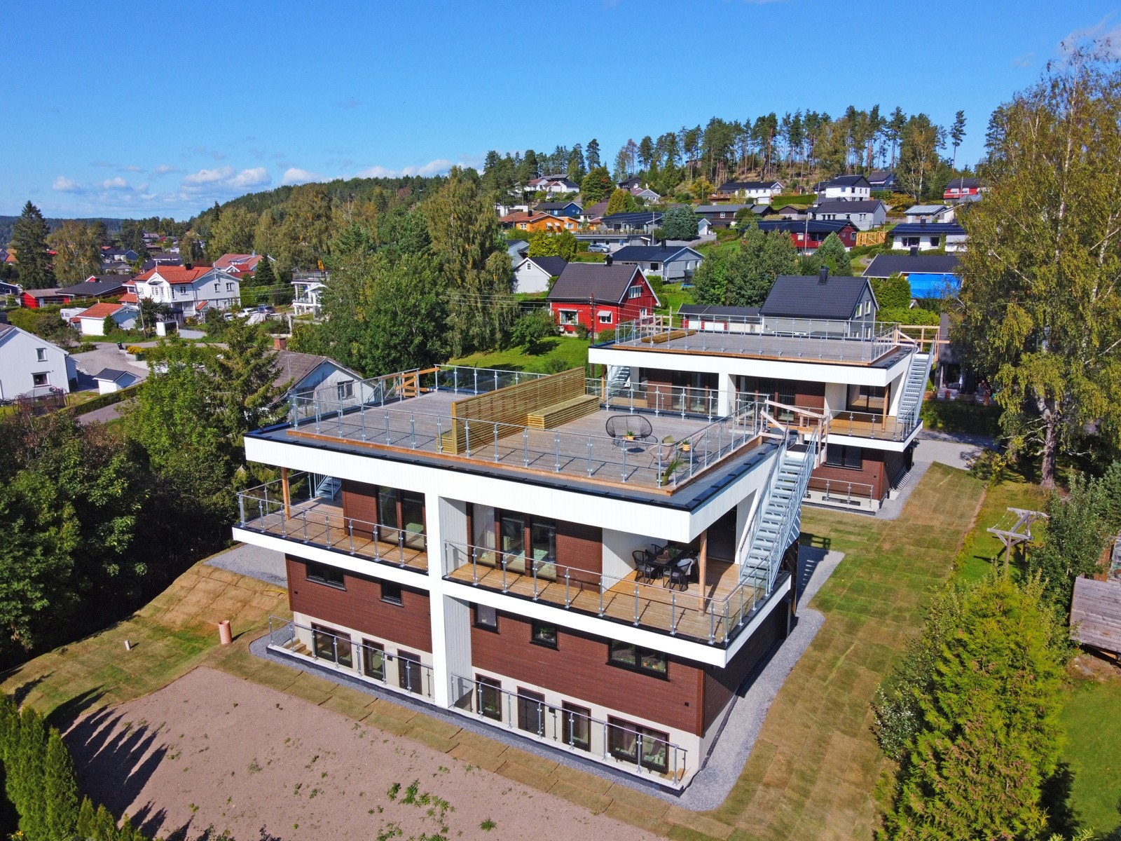 Nyoppførte 2-mannsboliger over 3 plan + takterrasse. Galleribilde