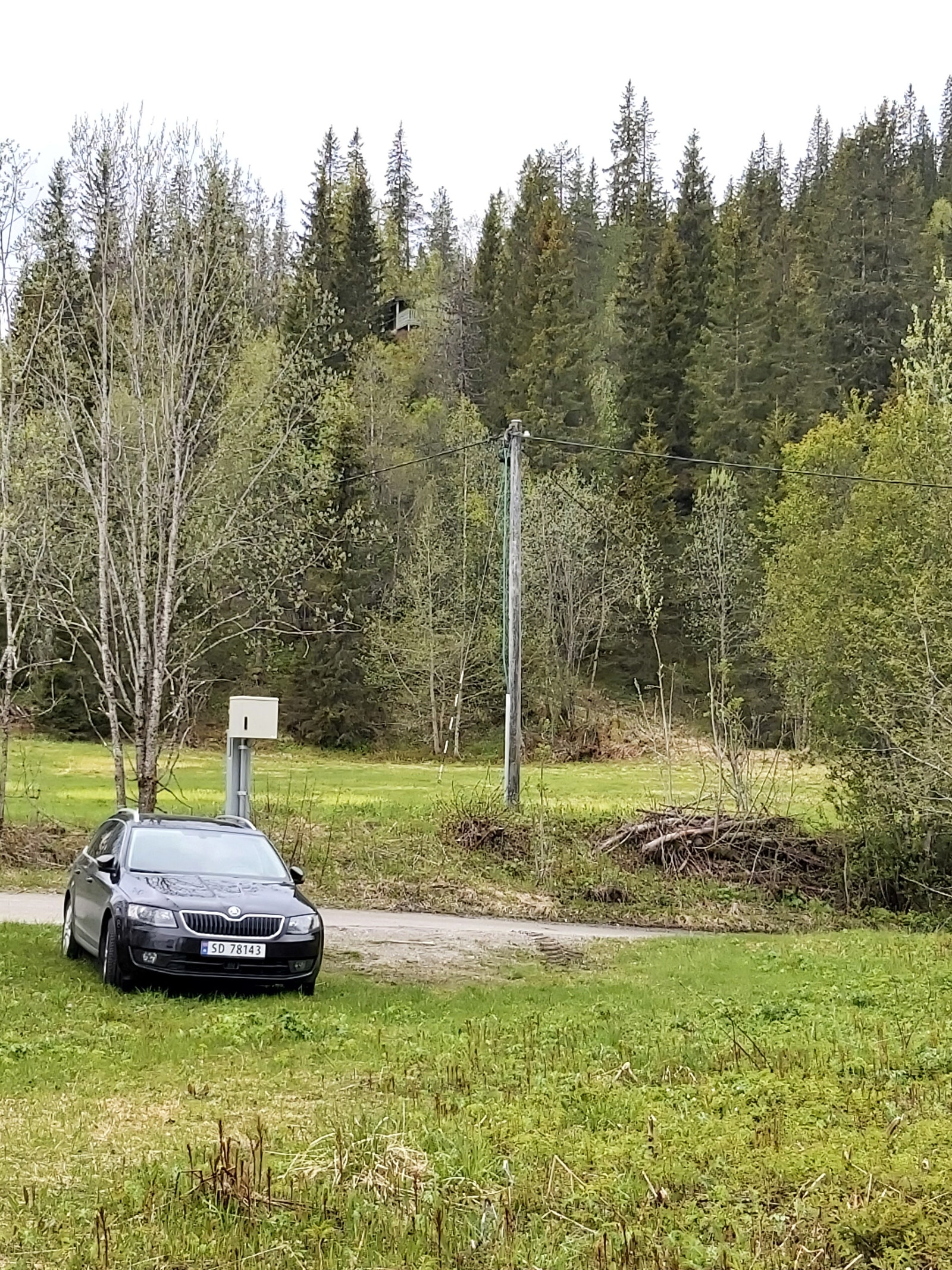 Det er en bakke opp til hytta Galleribilde