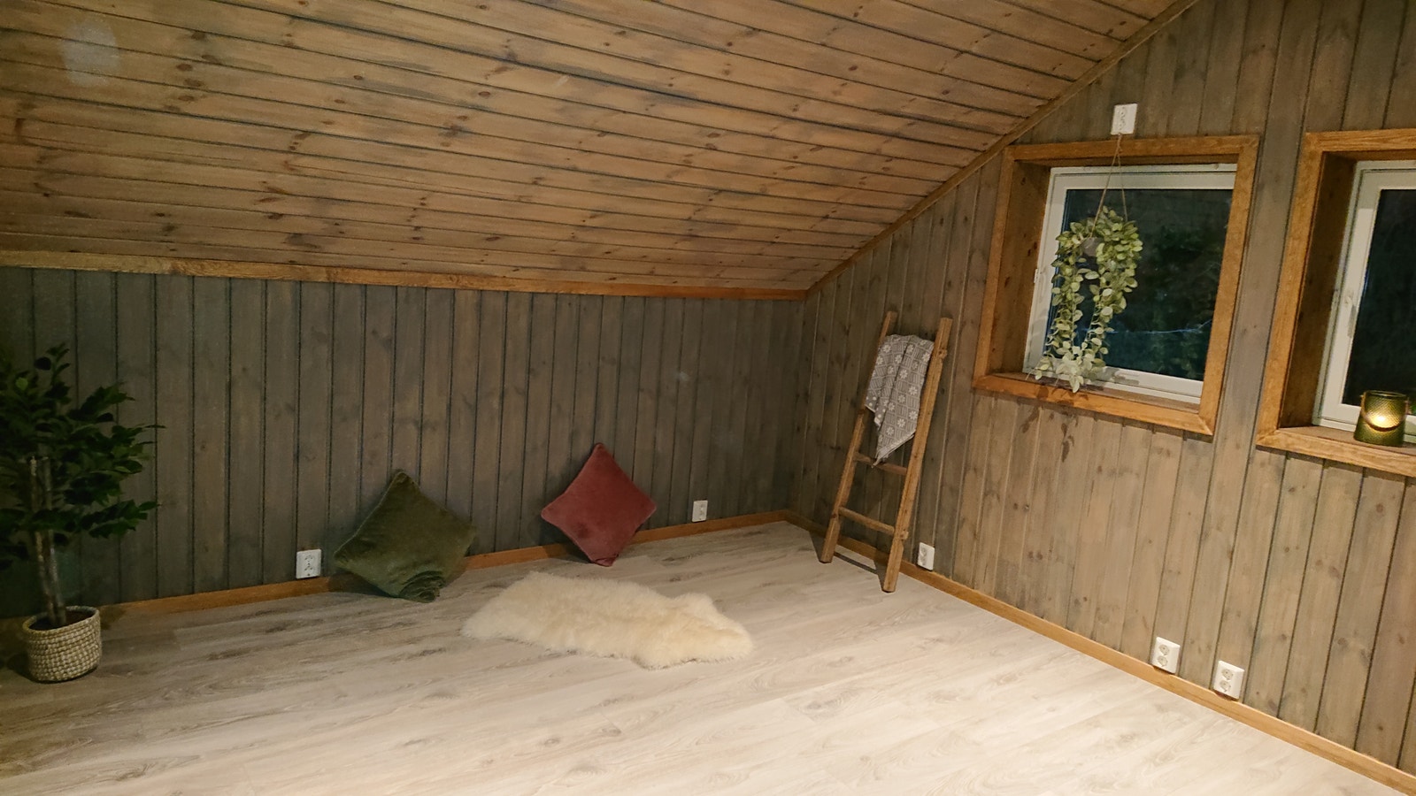 Soverom, god plass til dobbeltseng og oppbevaring. Galleribilde