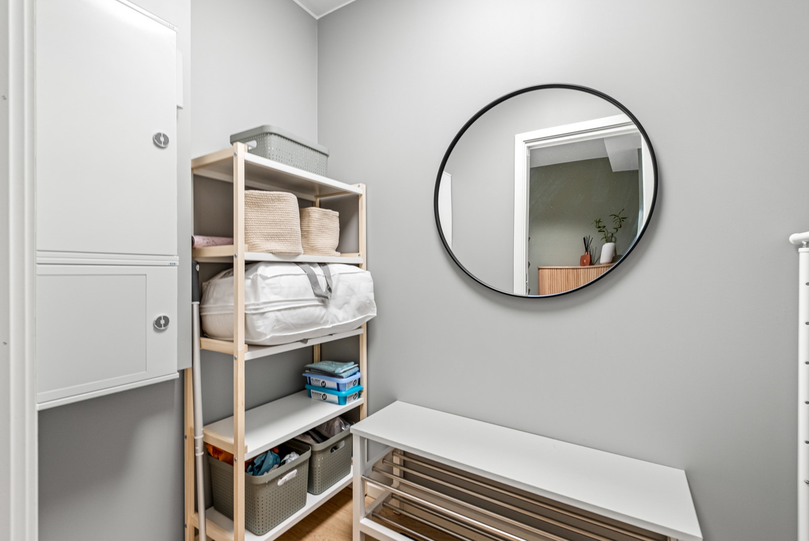 Innvendig bod med skyvedør Galleribilde