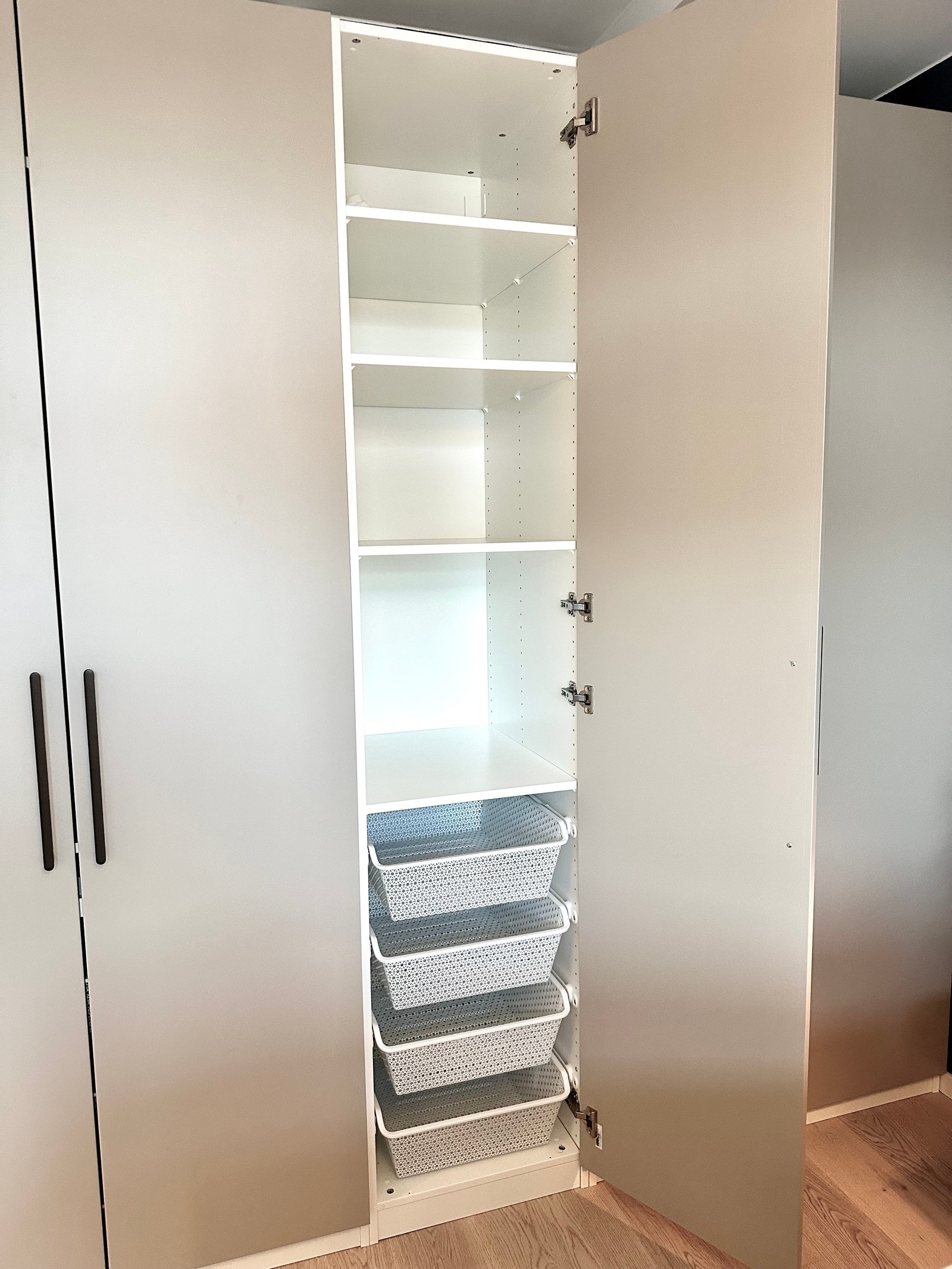 Innredet garderobe Galleribilde