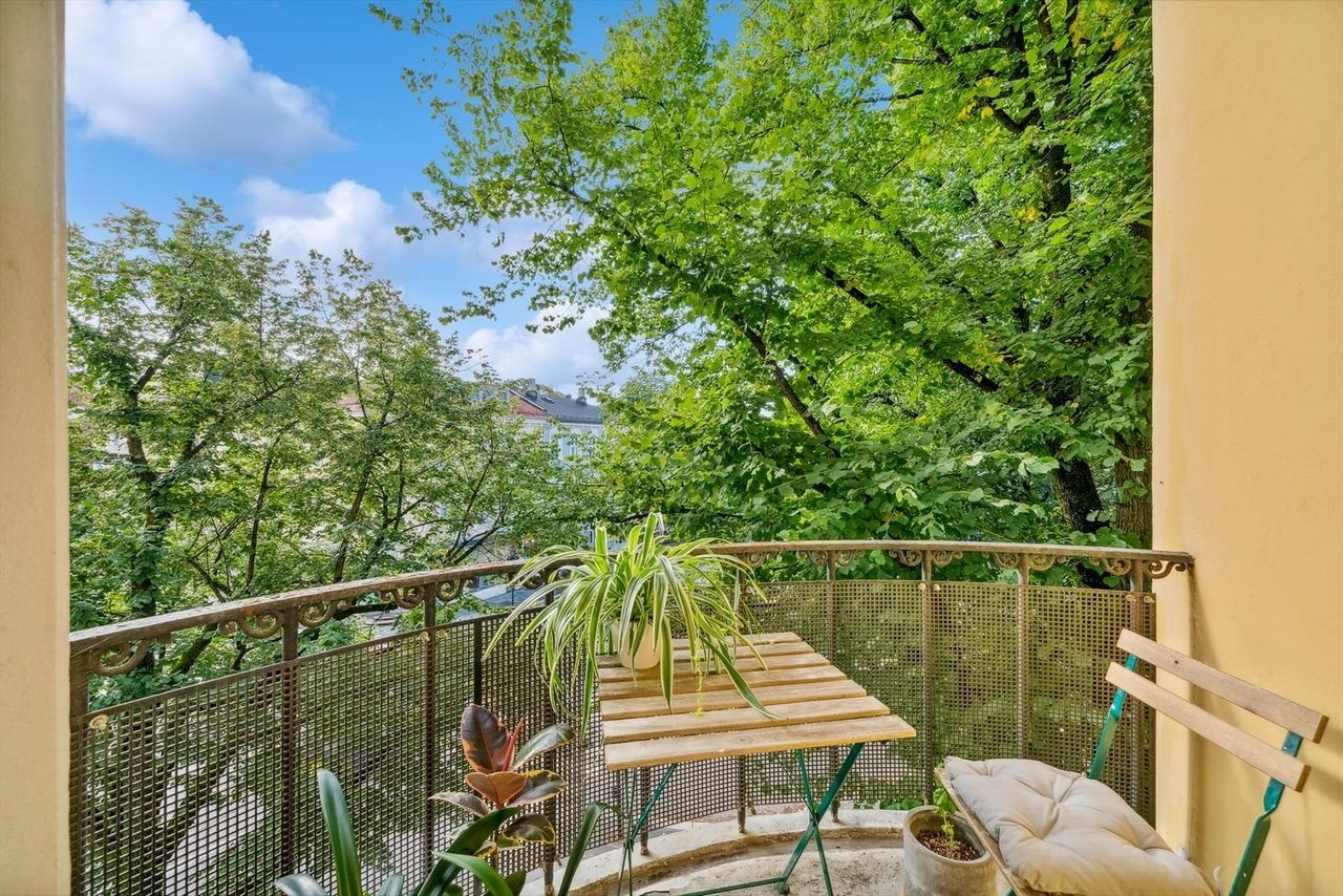 I hver etasje finnes det to balkonger Galleribilde