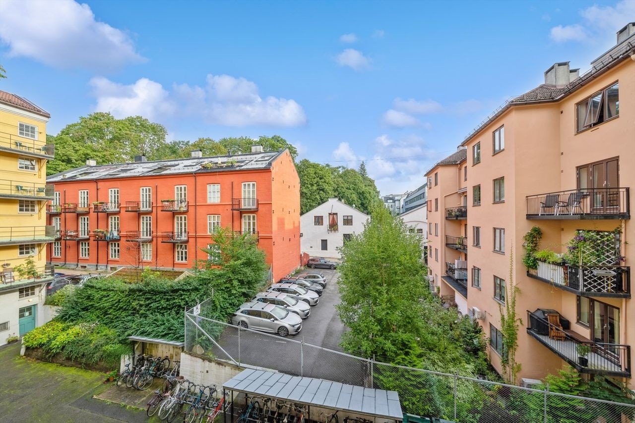 Dette viser hva du ser når du ser ut av vinduet i leiligheten min Galleribilde