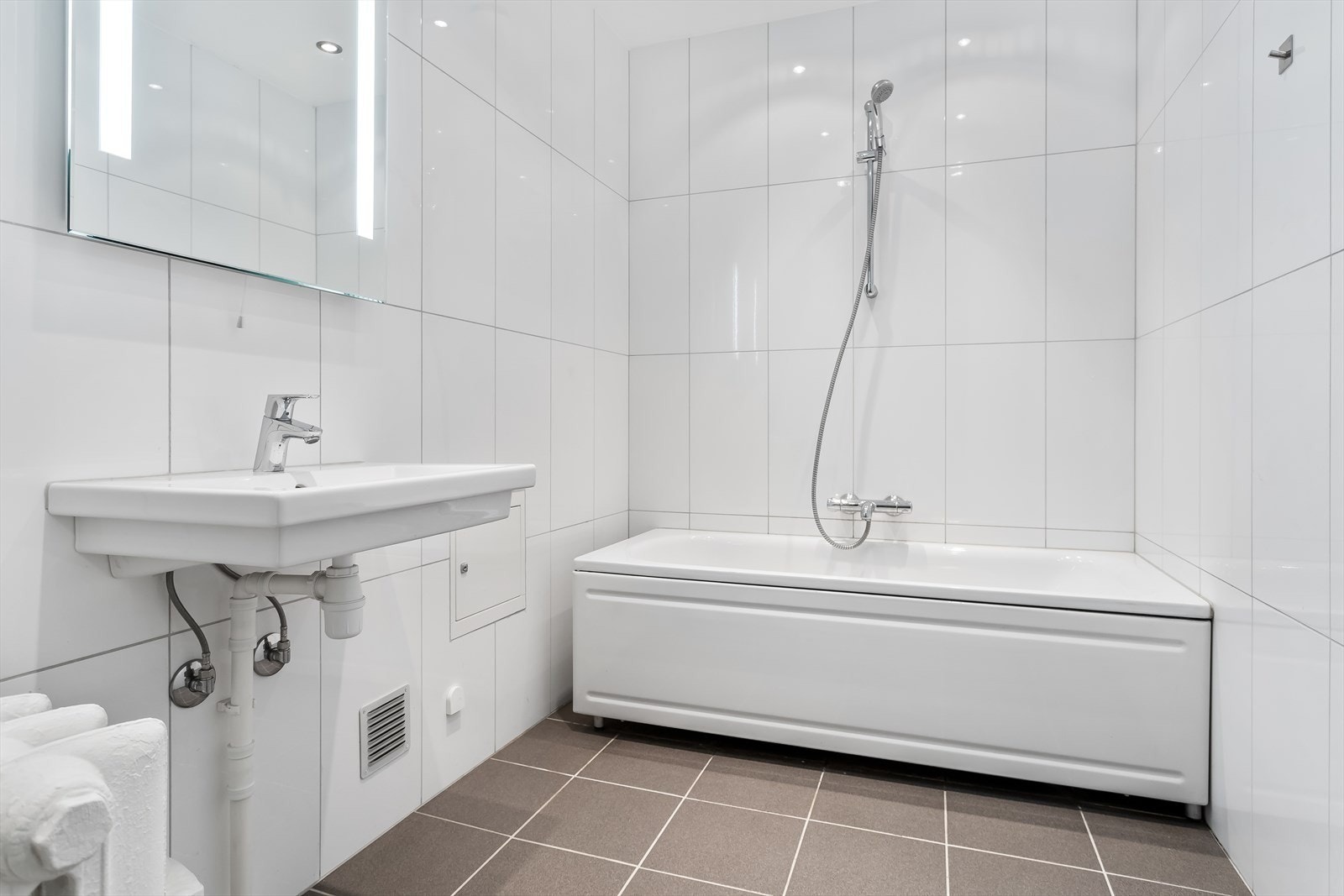 Dette er den ene fellesdusjen i 4. etasje. Relativt nyoppusset Galleribilde