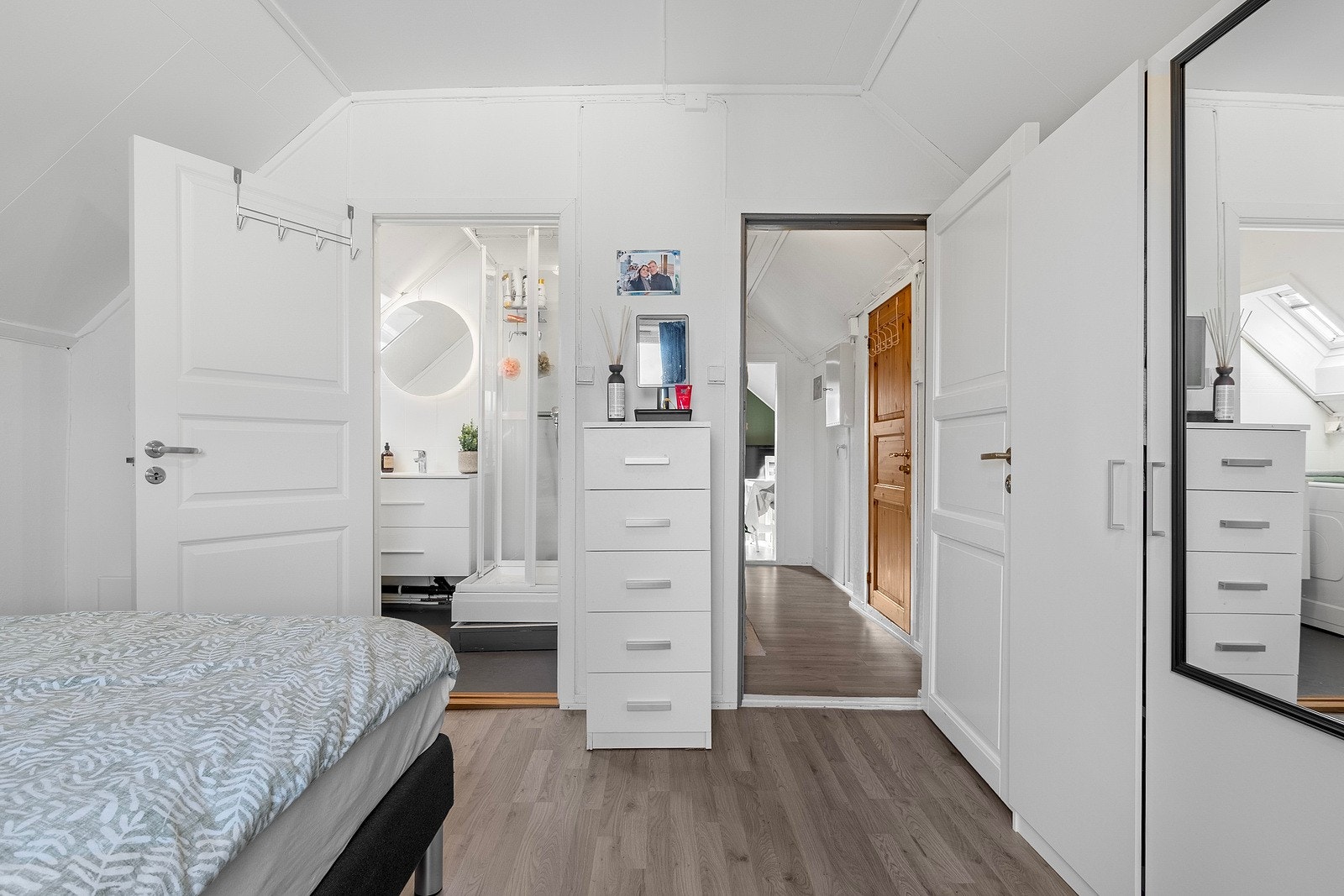 Leiligheten holder en gjennomgående fin standard Galleribilde