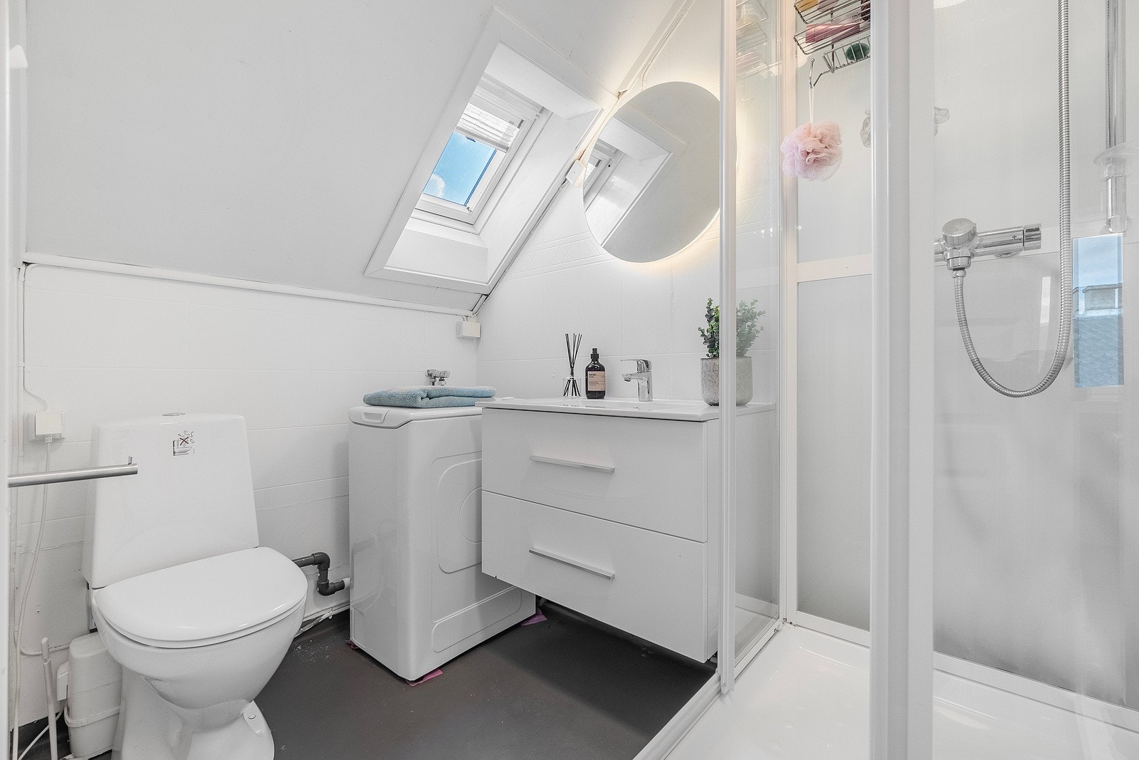 Flott bad med ny baderomsinnredning Galleribilde