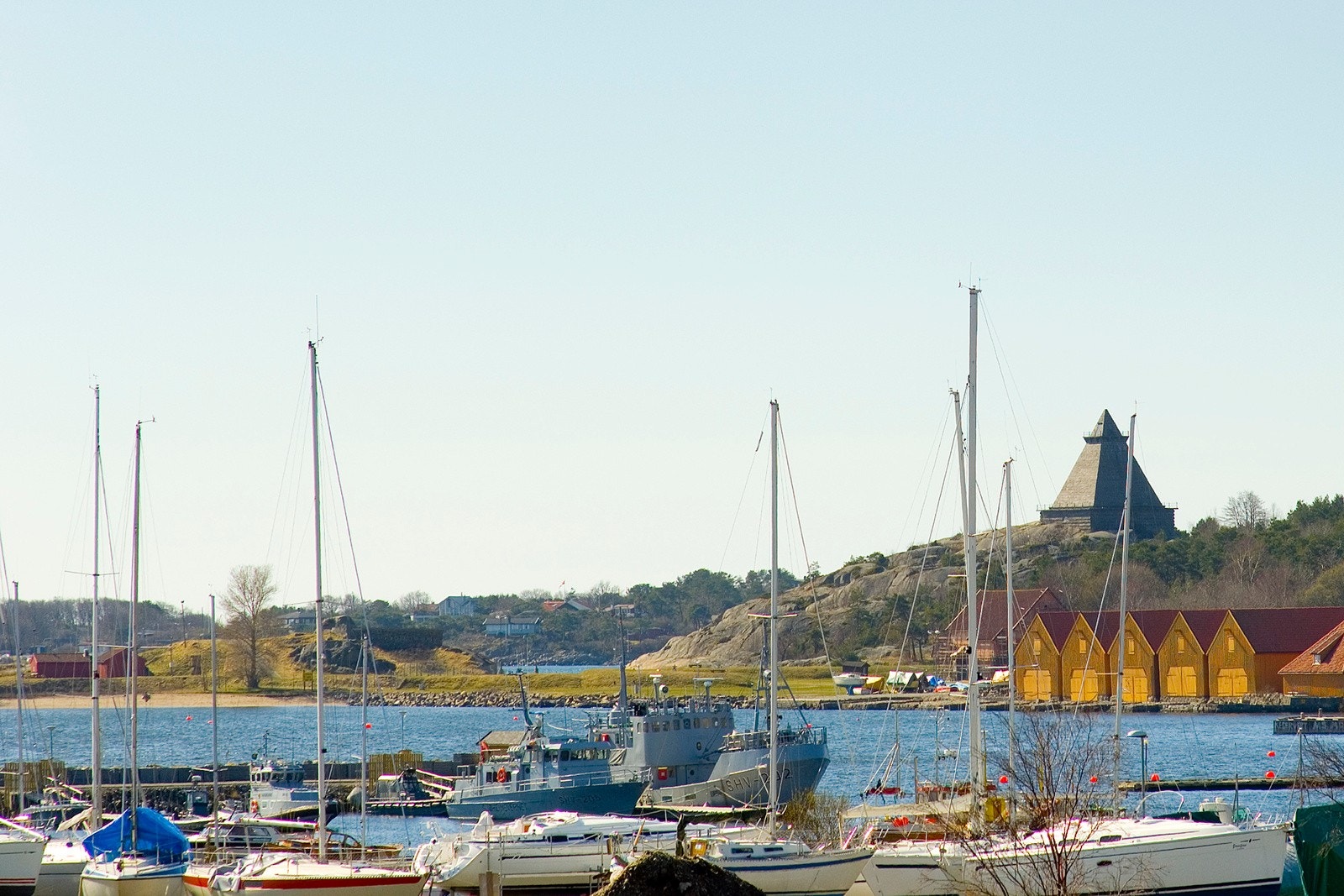Korntin - ett av de mange badesteder i Stavern. Rusletur til Minnehallen Galleribilde