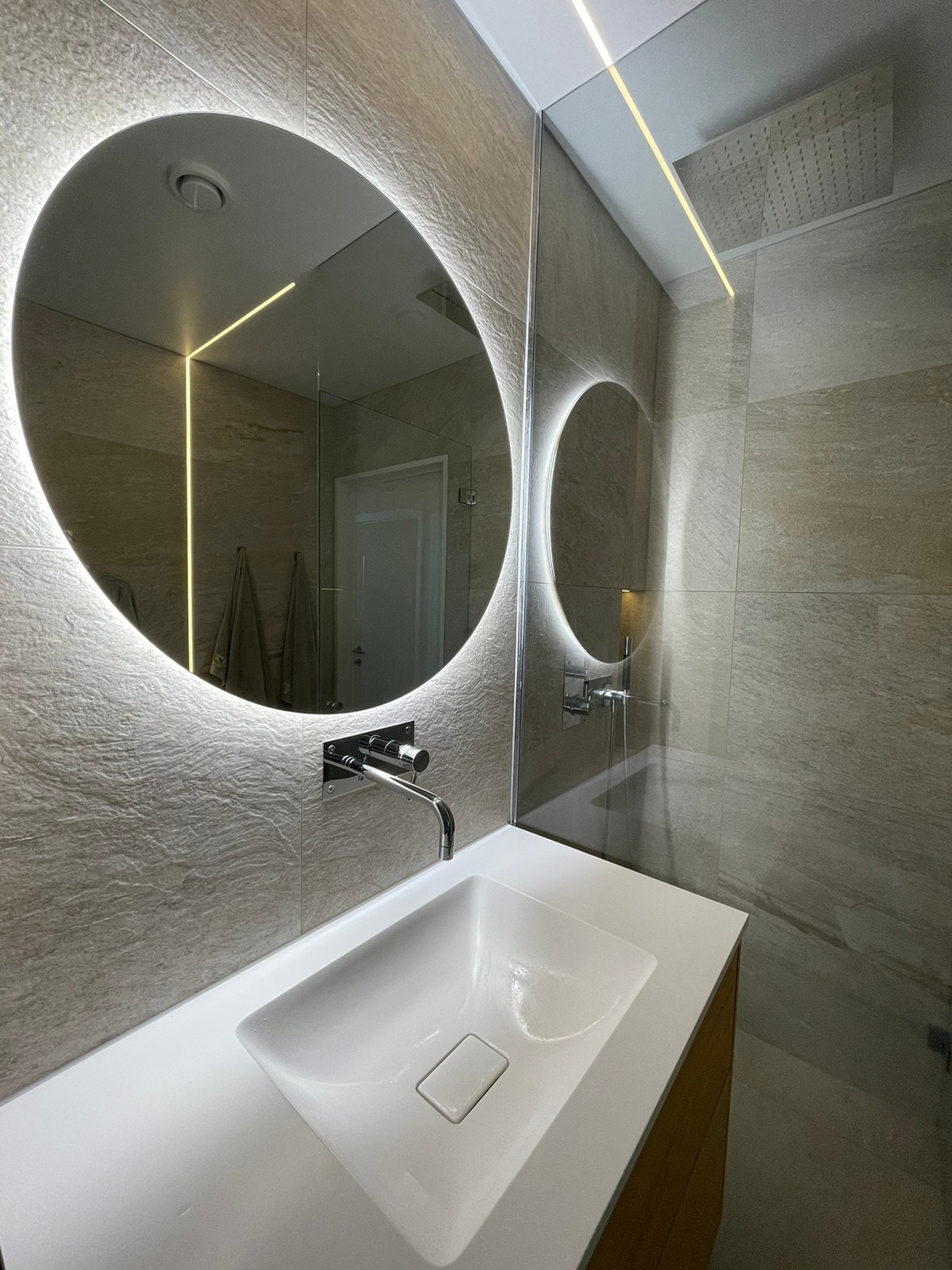 Bad med spa dusj Galleribilde