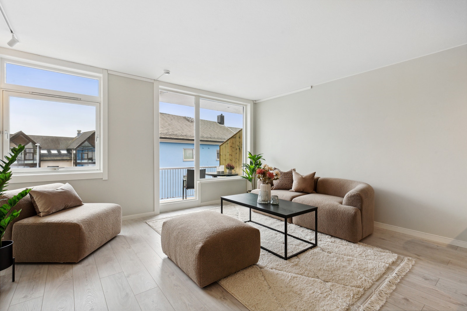 Oppholdsrommet er romslig, og har flere møbleringsmuligheter Galleribilde