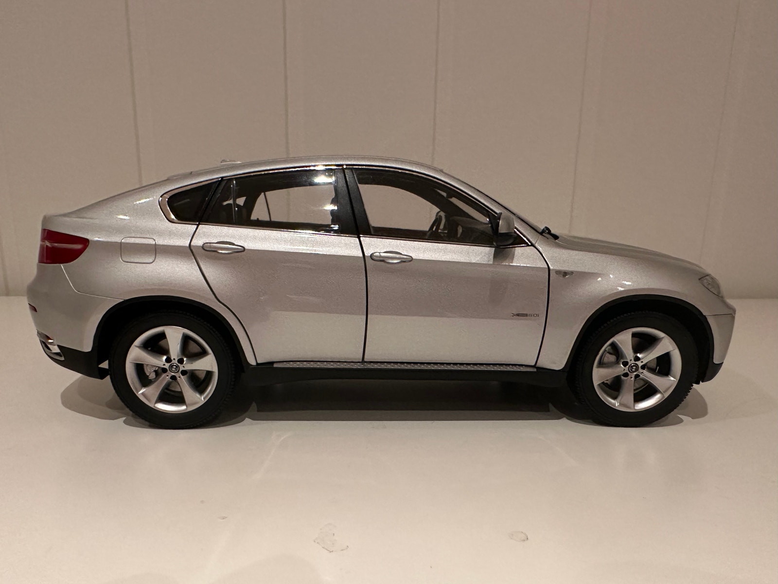 1/18 京商 BMW X6 xDrive 50i ミニカー ホワイト 1⁄18 京商 BMW