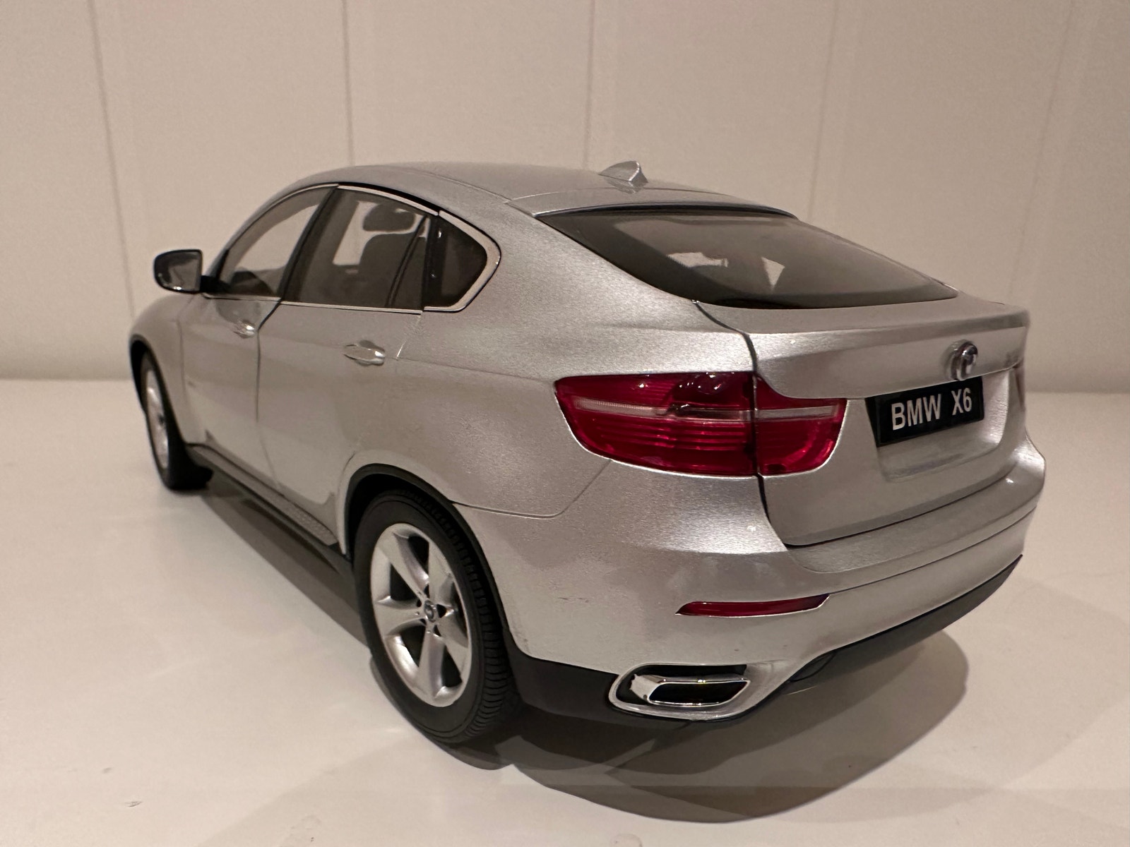 1/18 京商 BMW X6 xDrive 50i ミニカー ホワイト 1/18 京商 BMW X6