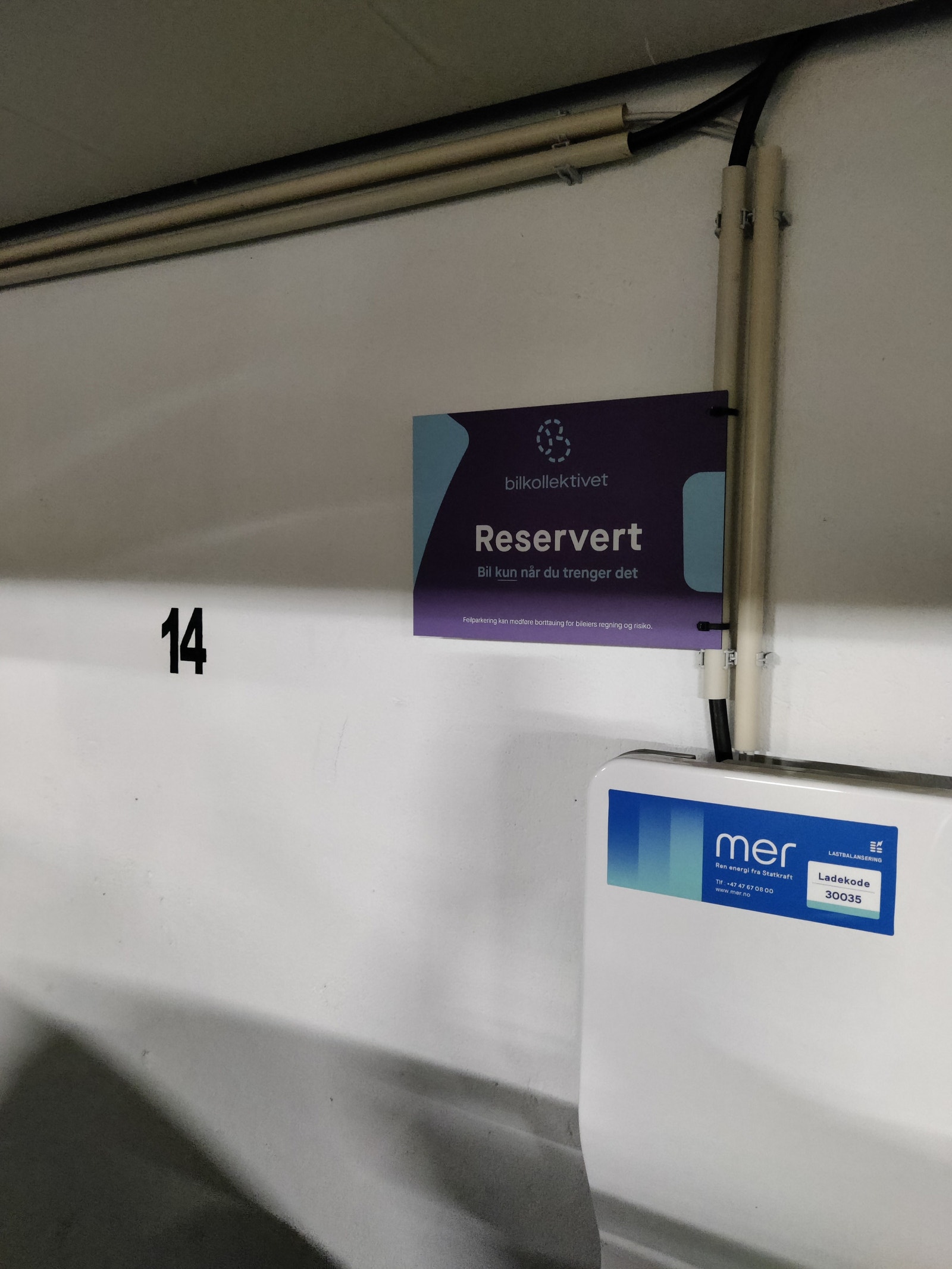 EL-bil lader montert Galleribilde