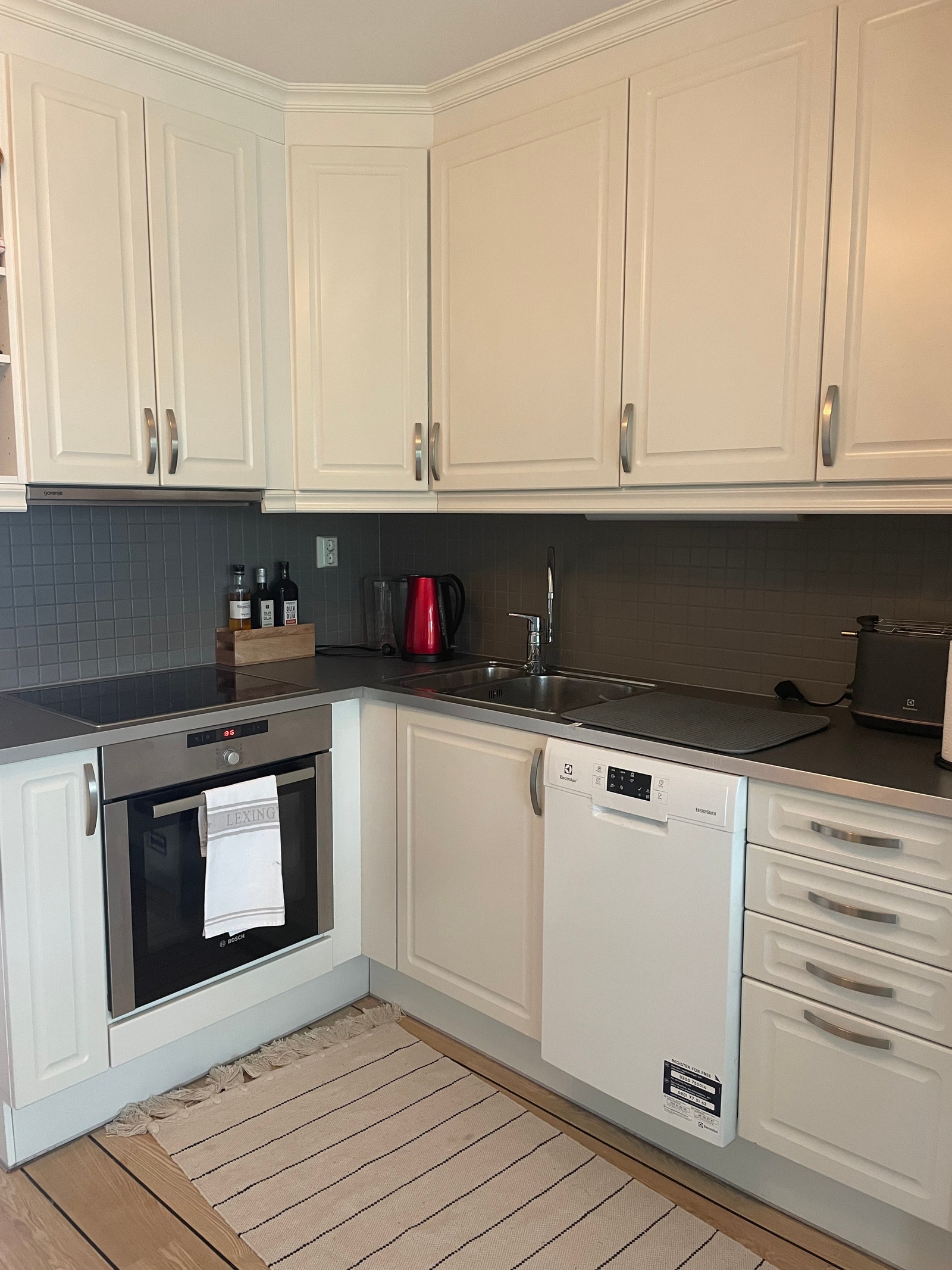 Fullt utrustet kjøkken Galleribilde