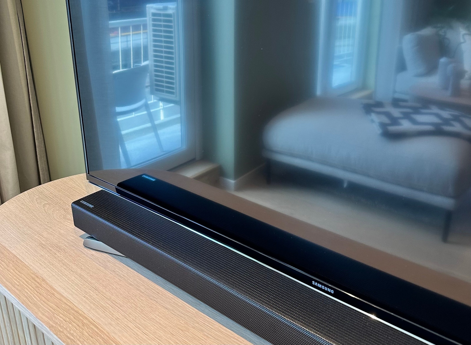 Samsung TV og Lydplanke Galleribilde
