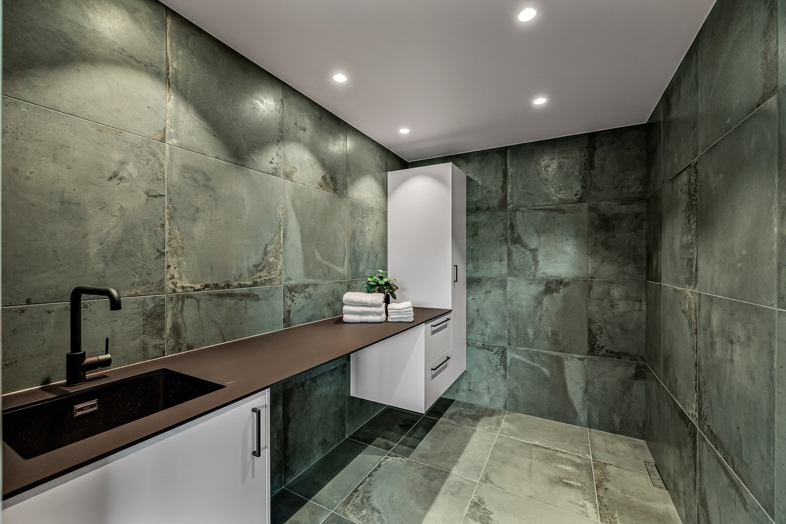 Vaskerom av god størrelse - her kan du samle hele familiens skittentøy. Galleribilde