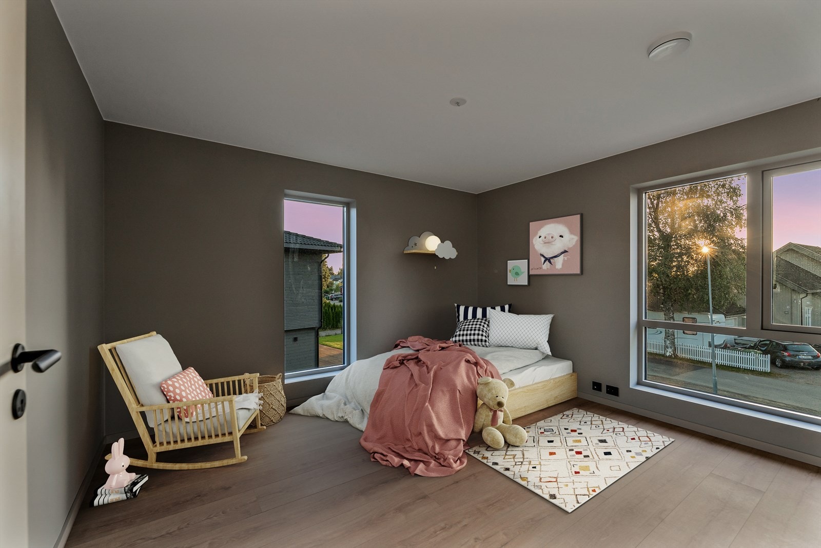 Rommet er av god størrelse og passer utmerket som barnerom, gjesterom eller hjemmekontor. Galleribilde