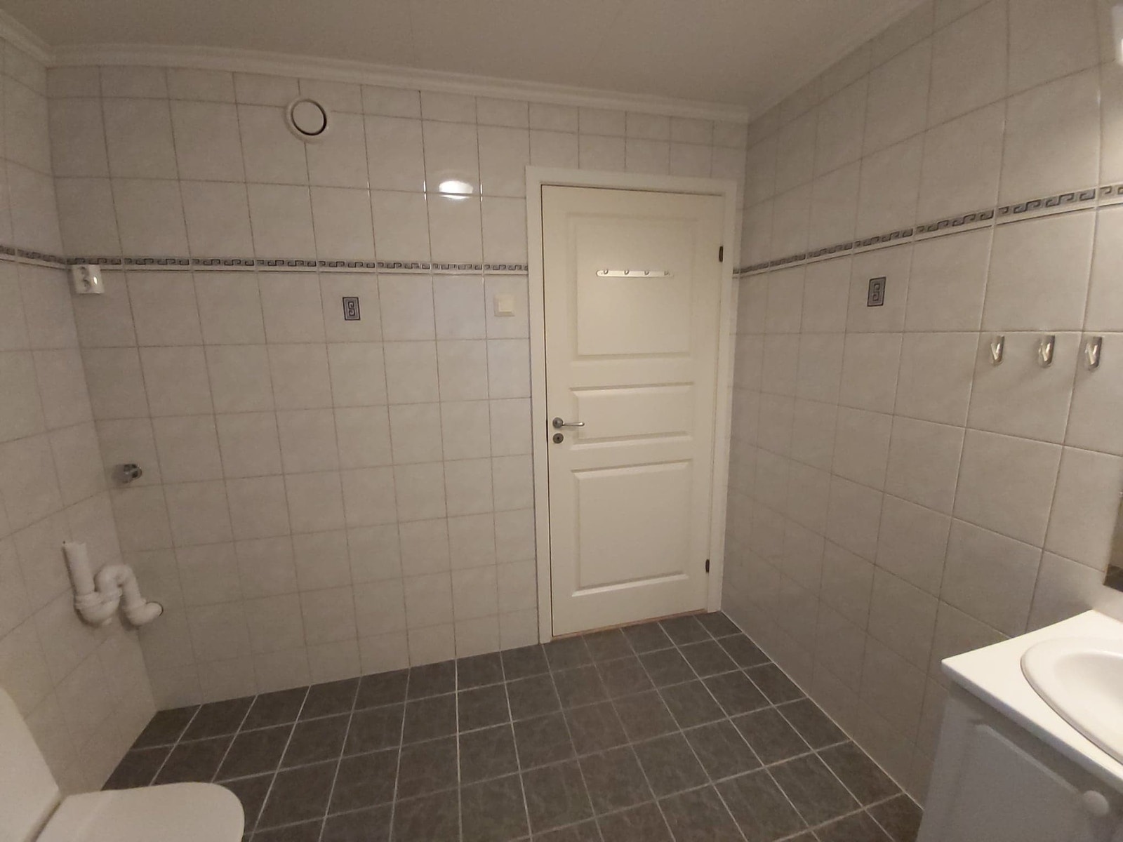 BAD MED OPPLEGG TIL VASKEMASKIN Galleribilde