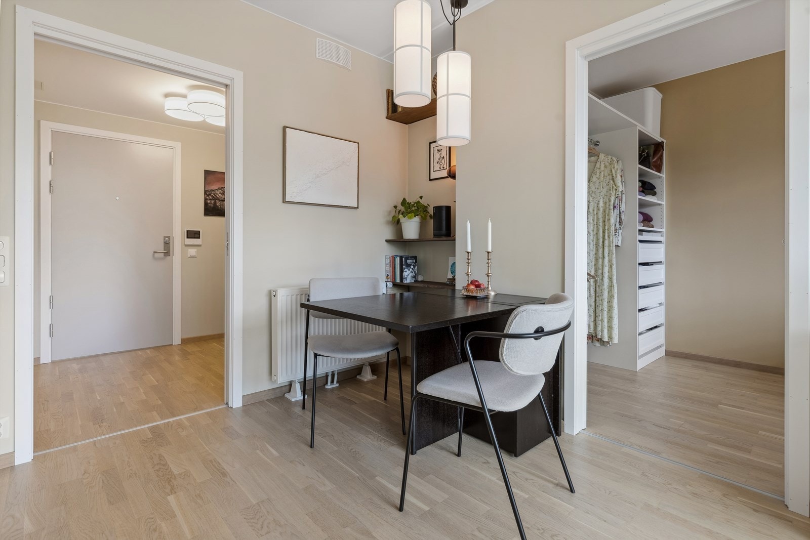 Spisestue. Spisebord følger med. Galleribilde