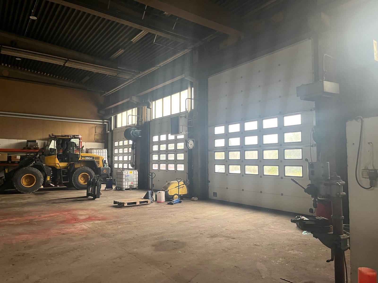 stor verksted hall Galleribilde