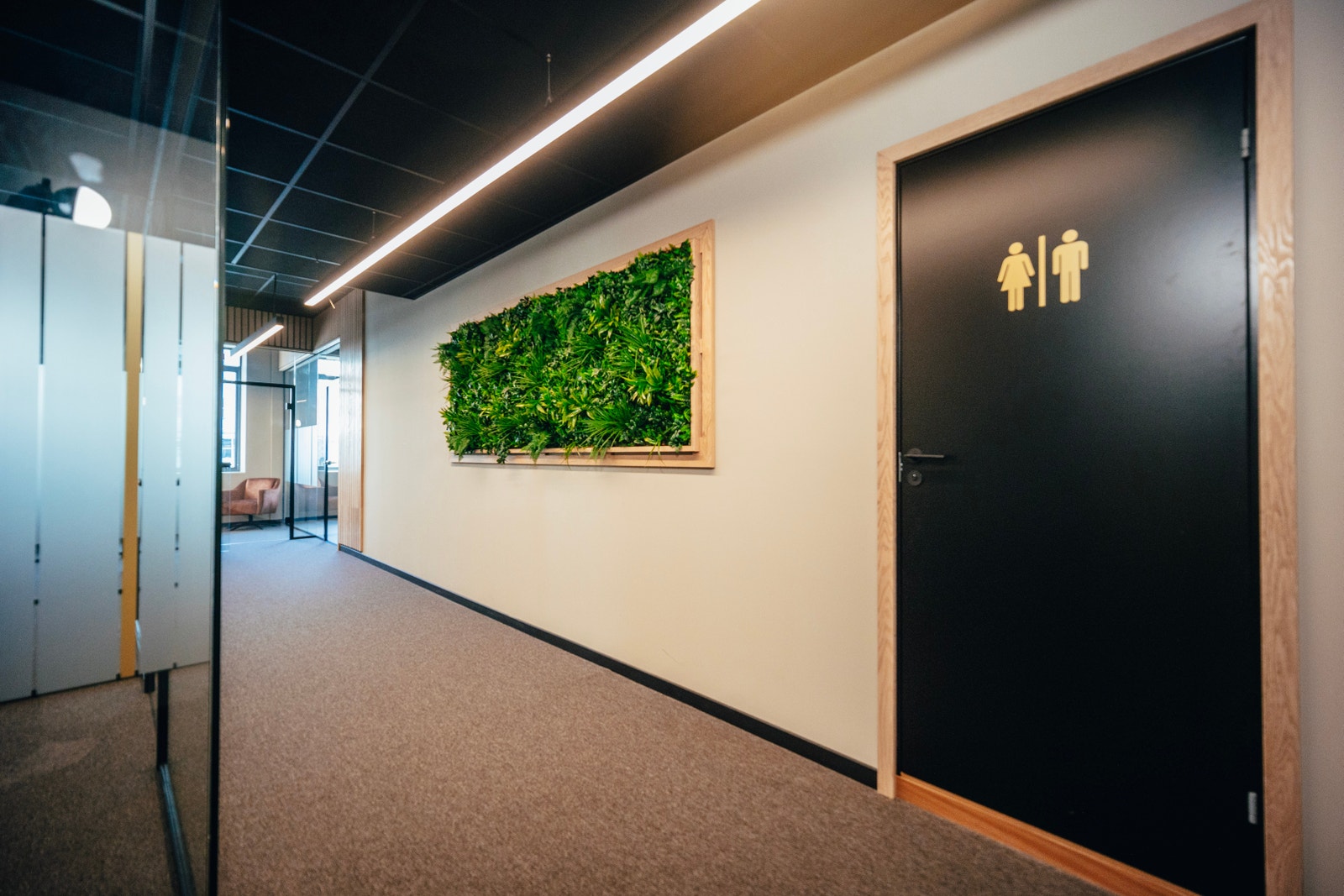 Toaletter inne ved kontorområdet Galleribilde