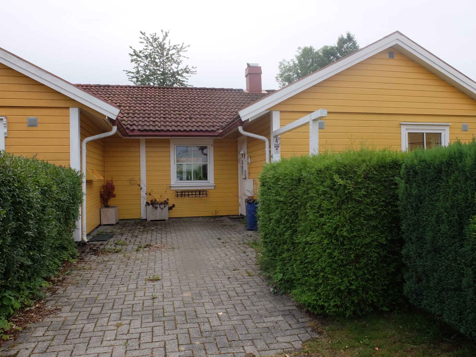 Boligen er på ett plan - innerst i et tun. Galleribilde
