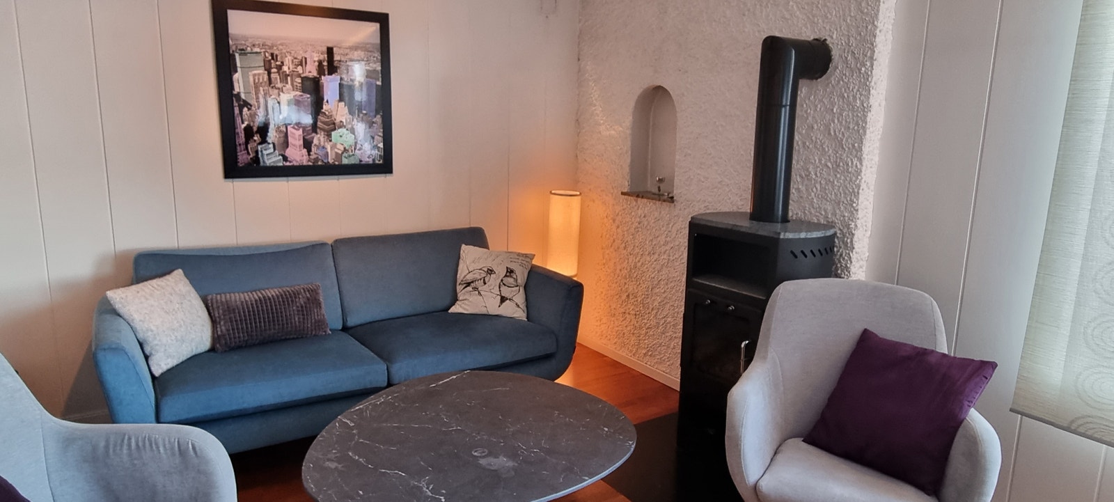 sofakrok med peis Galleribilde
