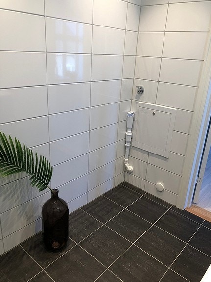 Opplegg til vaskemaskin og tørketrommel på badet Galleribilde